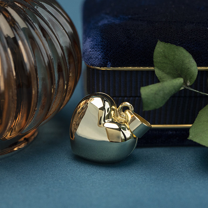 14 kt gold heart medallion