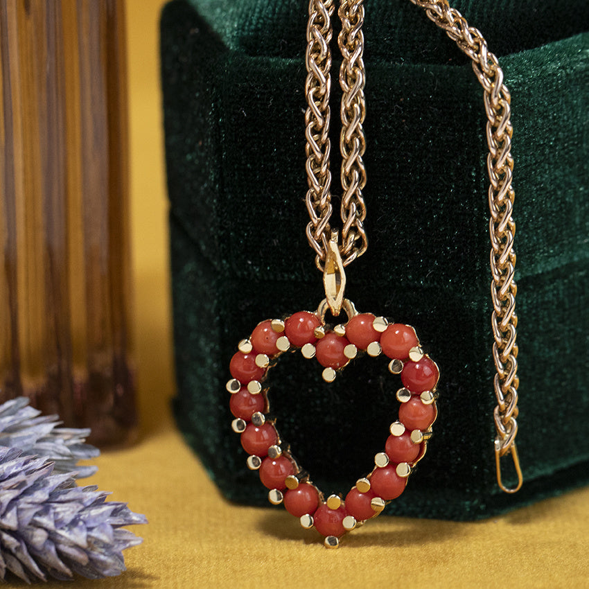 Gouden vintage hart hanger met bloedkoraal 18 kt
