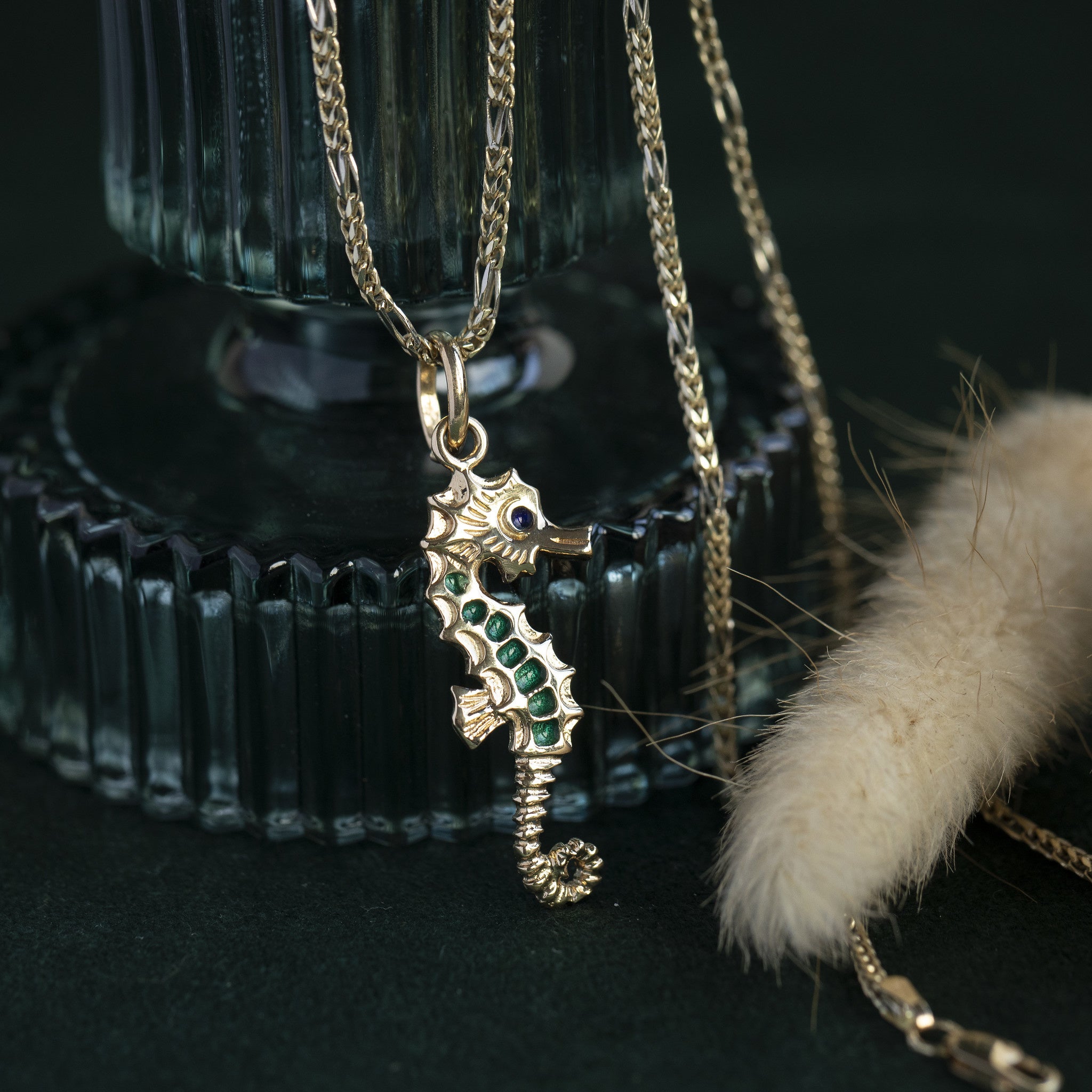 18 kt gold enamel seahorse pendant