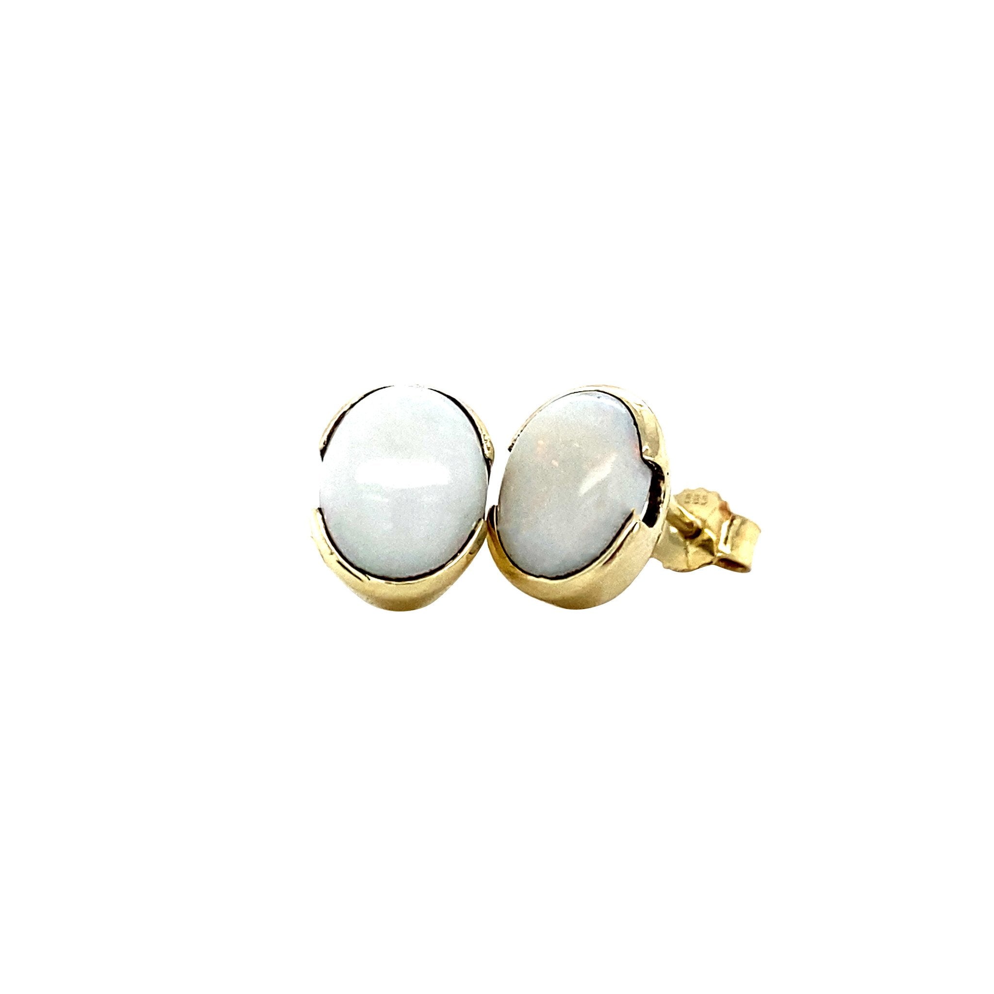 14 kt gold stud earrings with opal