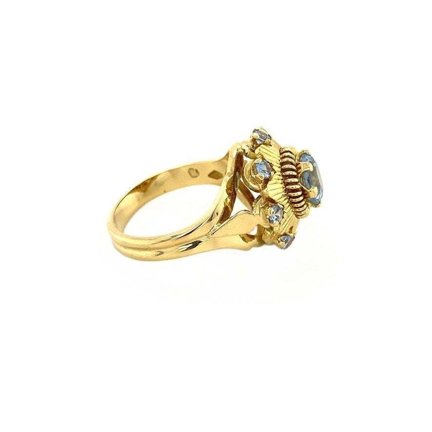 Gold ring with blue spinel 18 crt