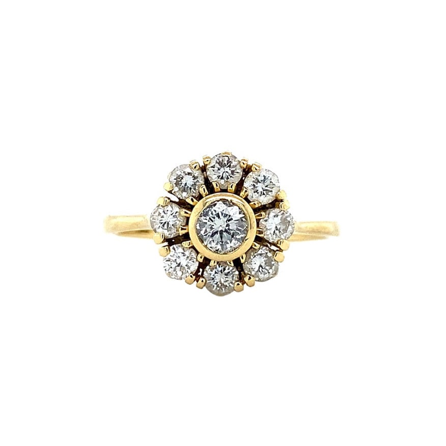 18 kt gold halo ring with diamond