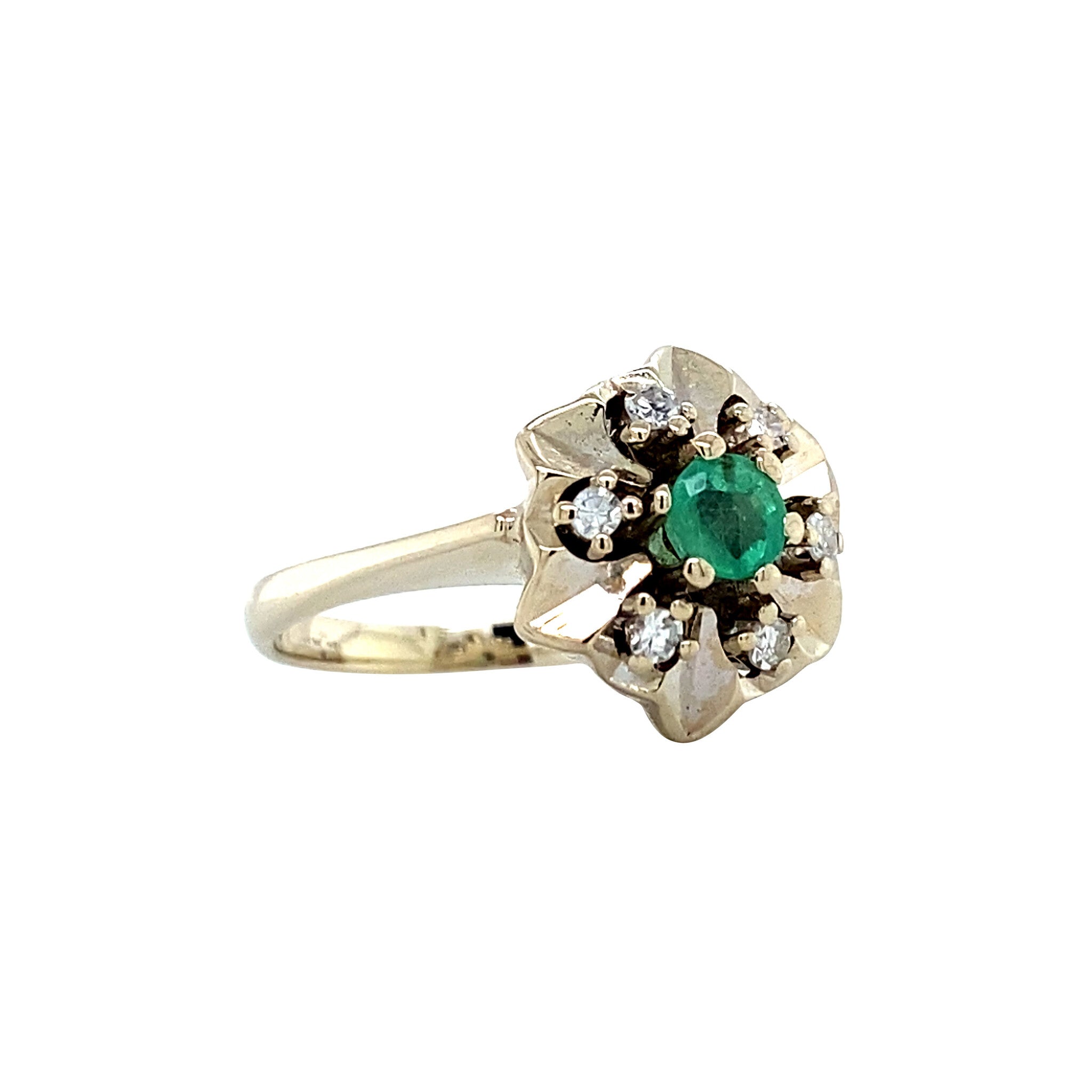 White gold entourage ring with emerald and diamond 14 kt