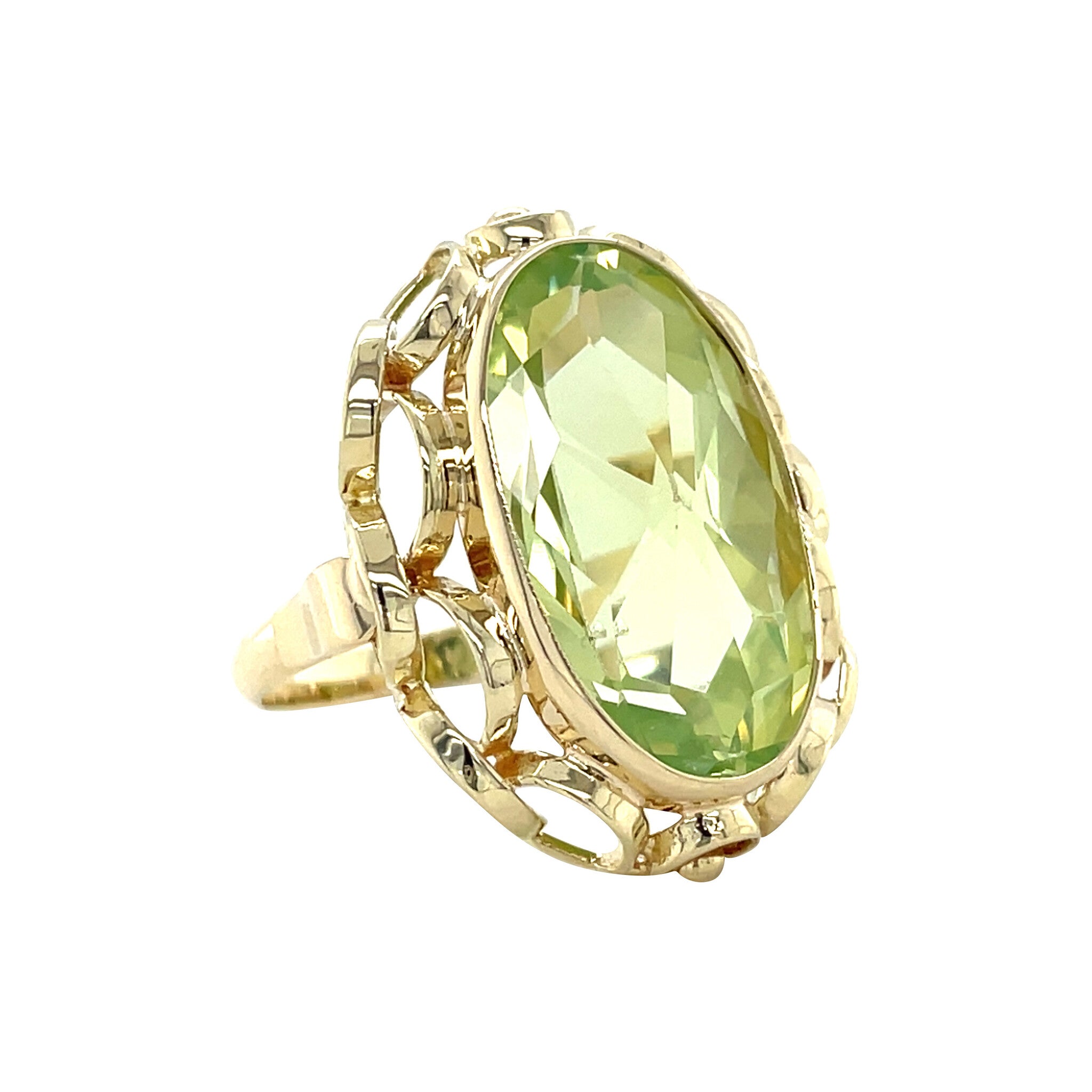 Golden vintage ring with spinel 14 carat