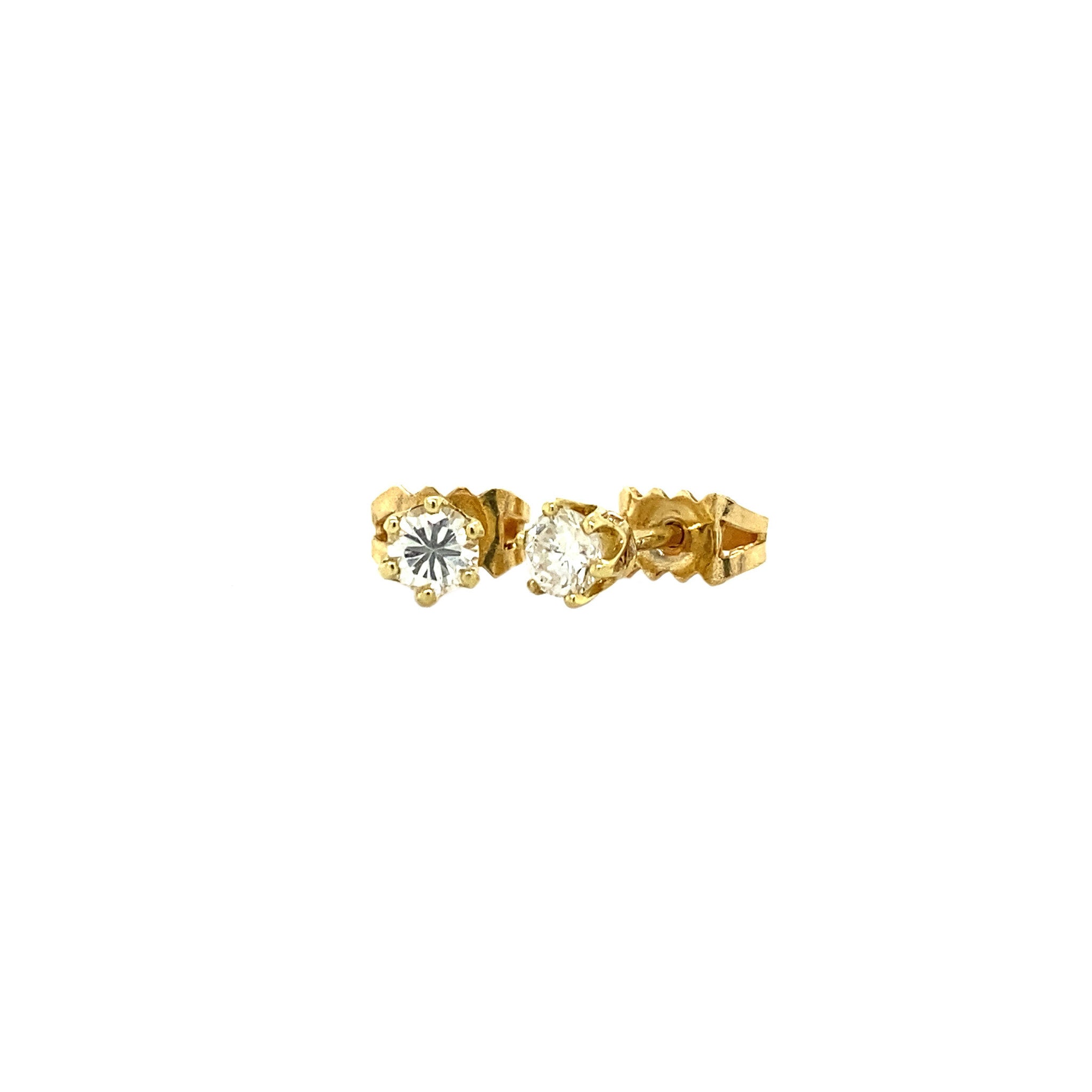 14 kt gold solitaire stud earrings with diamond