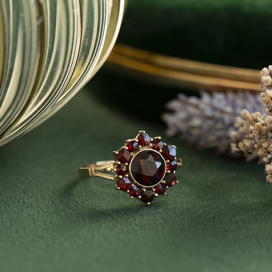 14 kt gold vintage cluster ring with garnet