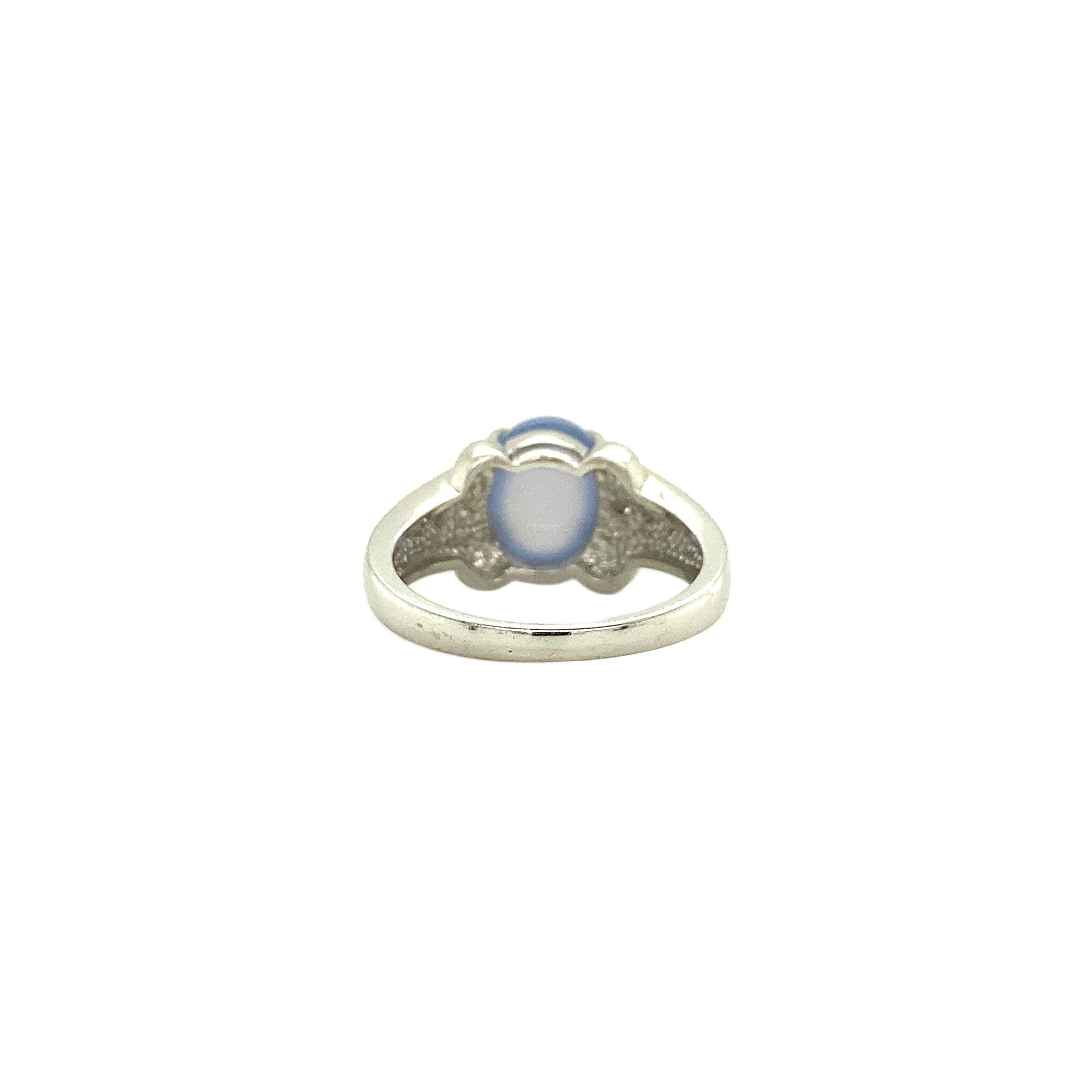 White gold ring with moonstone and diamond 14 kt