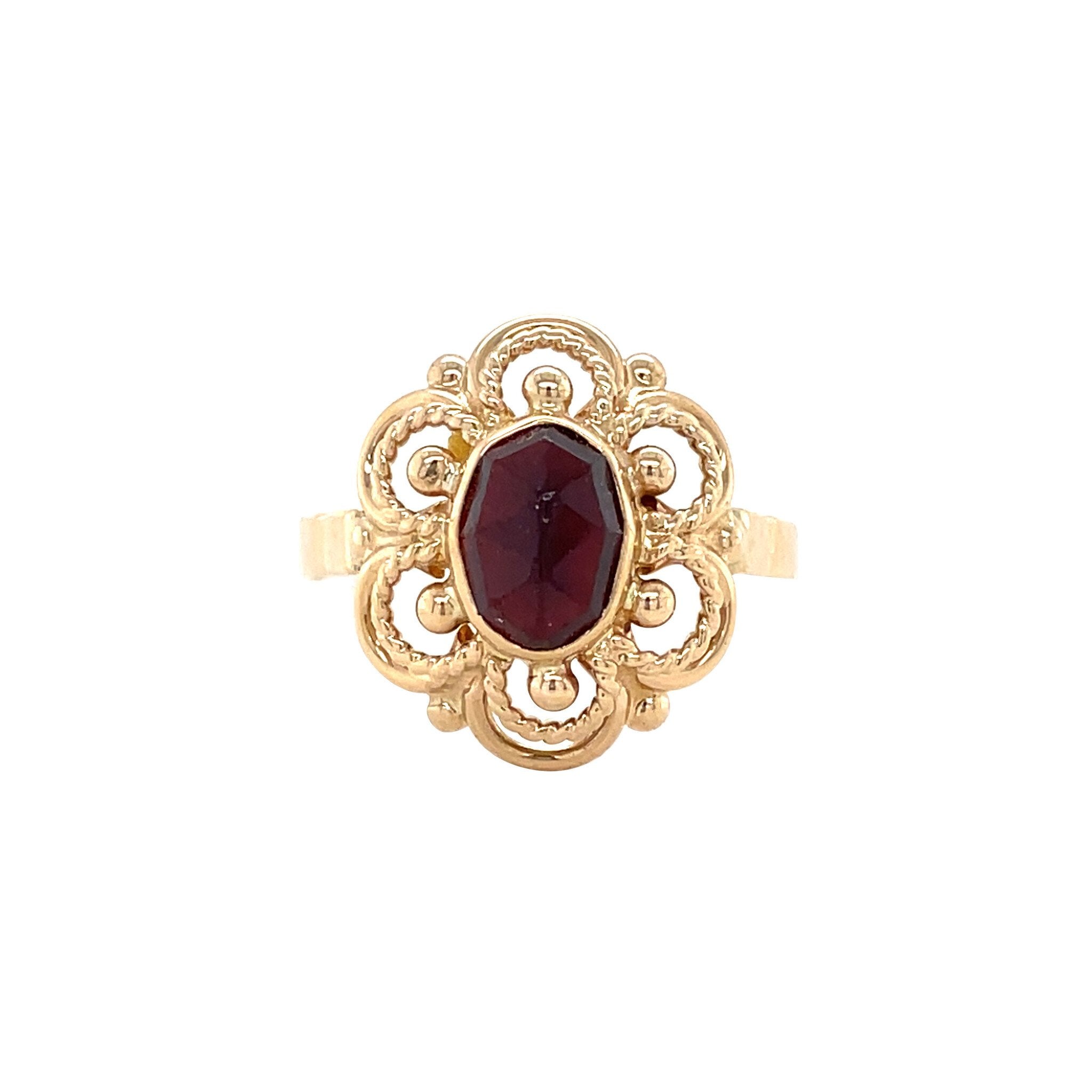 Gold vintage ring with garnet 14 kt