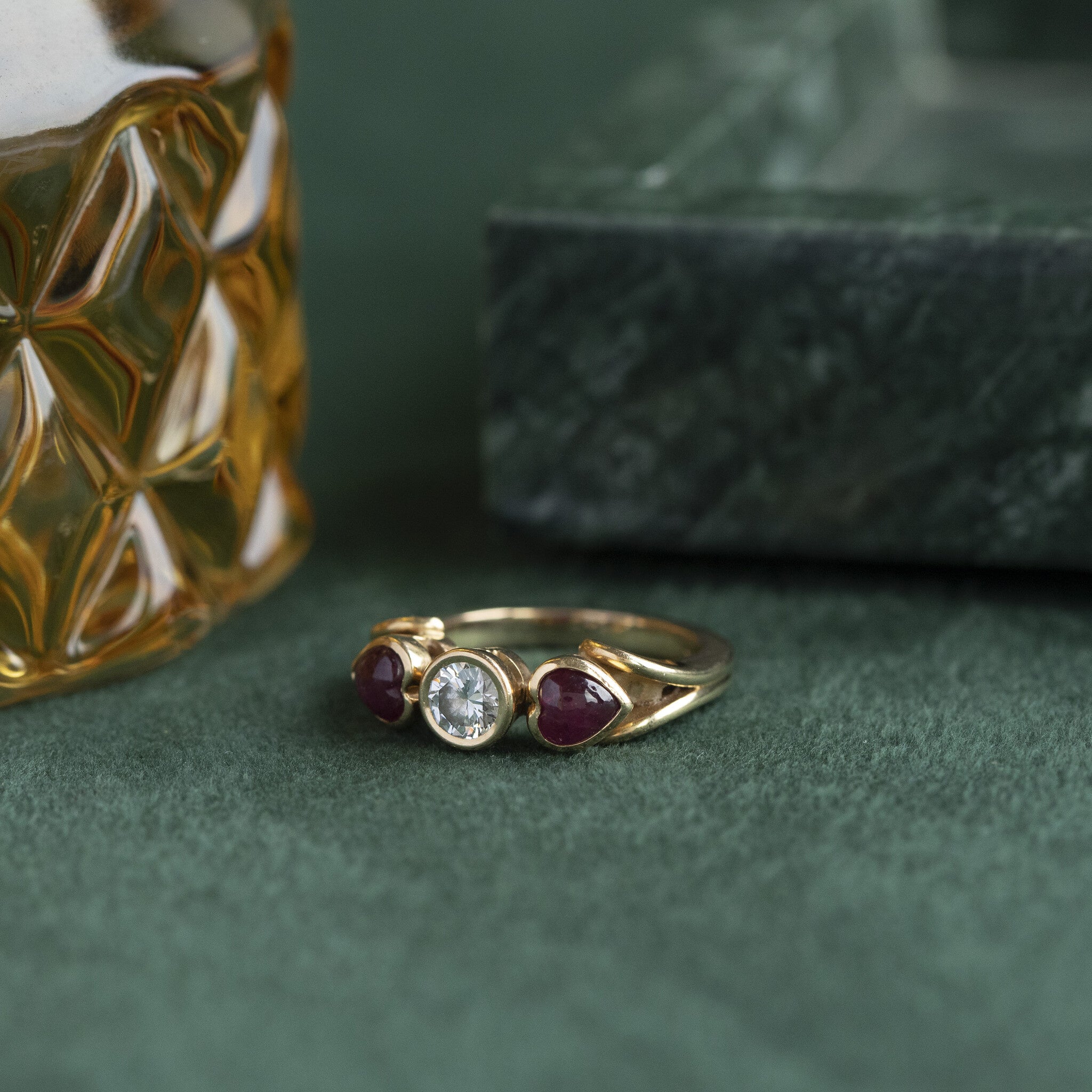 18 kt gold ring with diamond and ruby