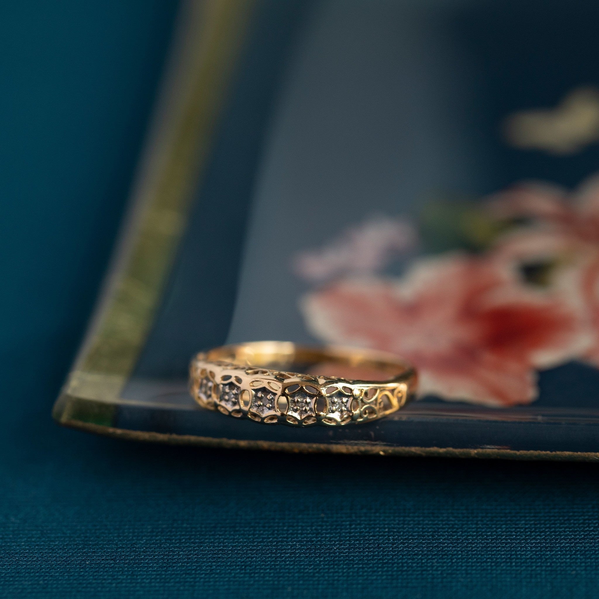 18 kt gold ring with diamond