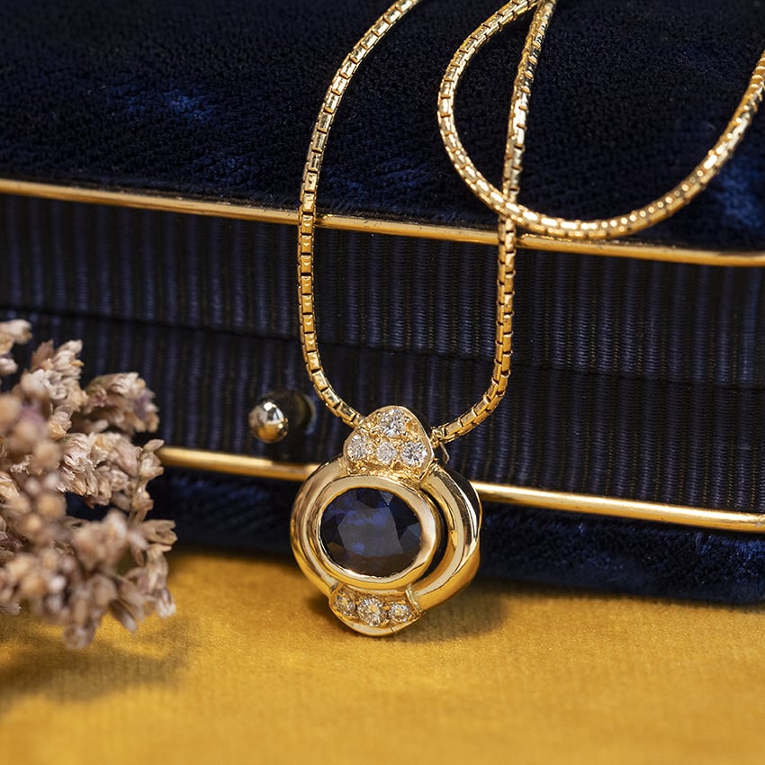Gouden vintage collier met hanger met saffier en diamant 18 kt