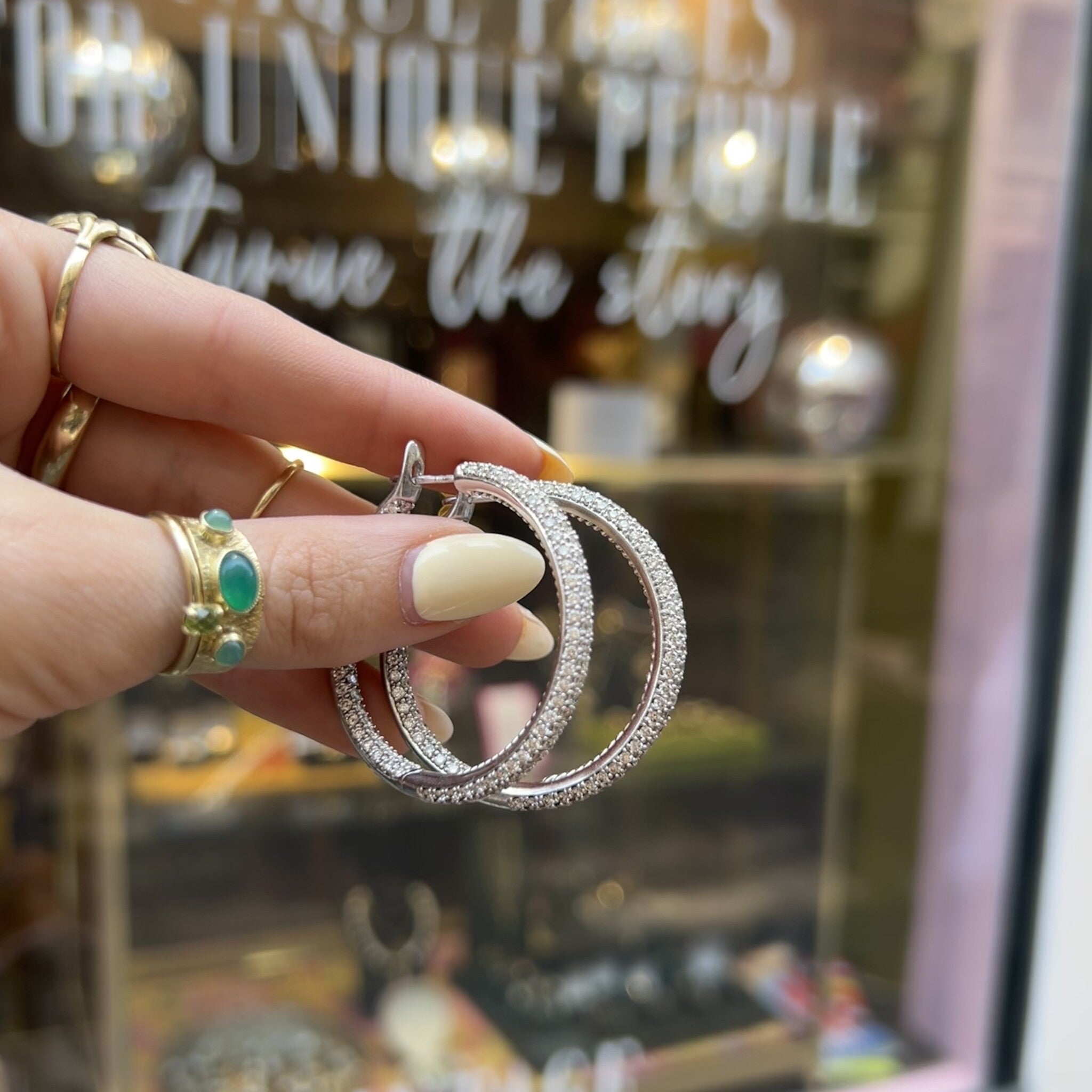 Witgouden oorringen met diamant 18 krt