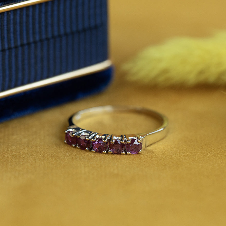 14 kt vintage white gold row ring with ruby