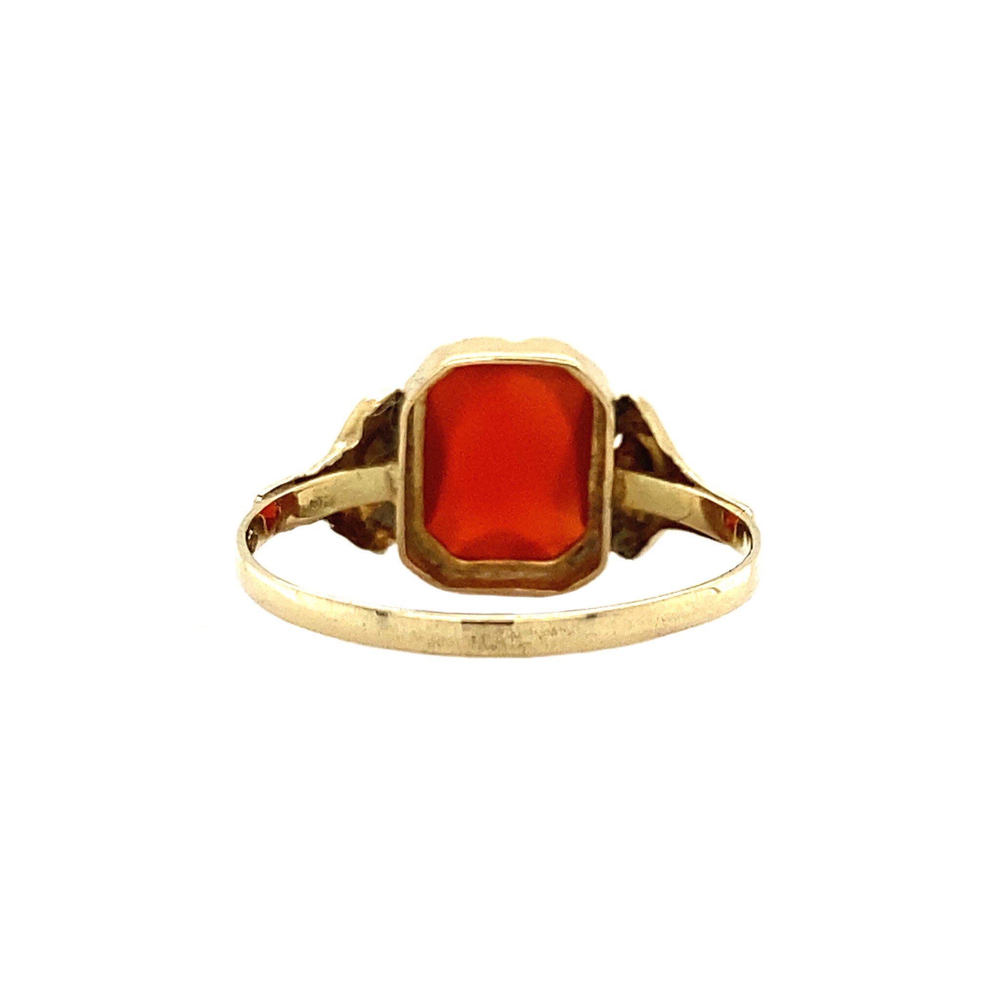 Gold ring with carnelian 14 krt