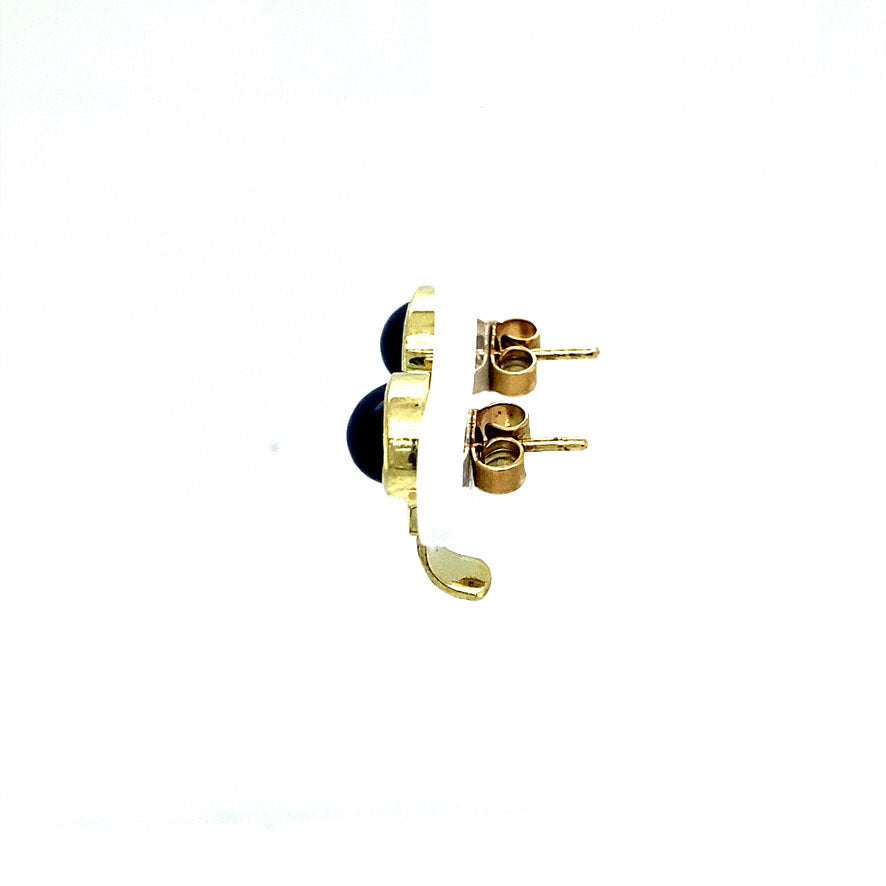14 kt gold stud earrings with star sapphire