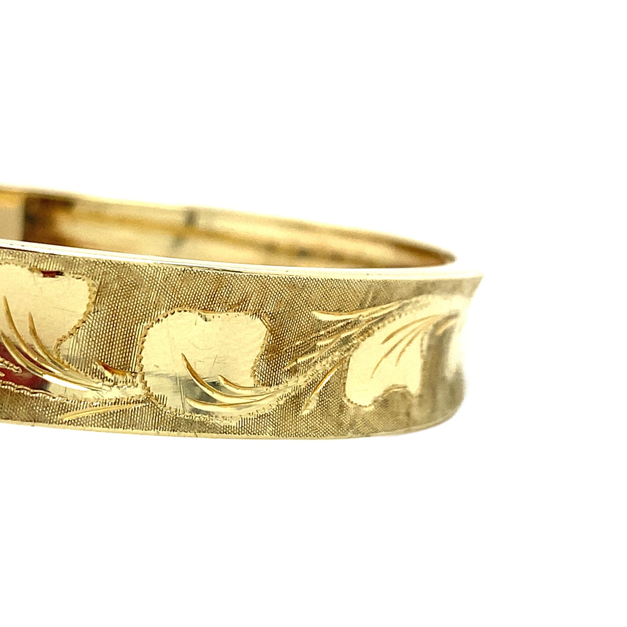 Vintage gold bangle with engraving, 14 kt