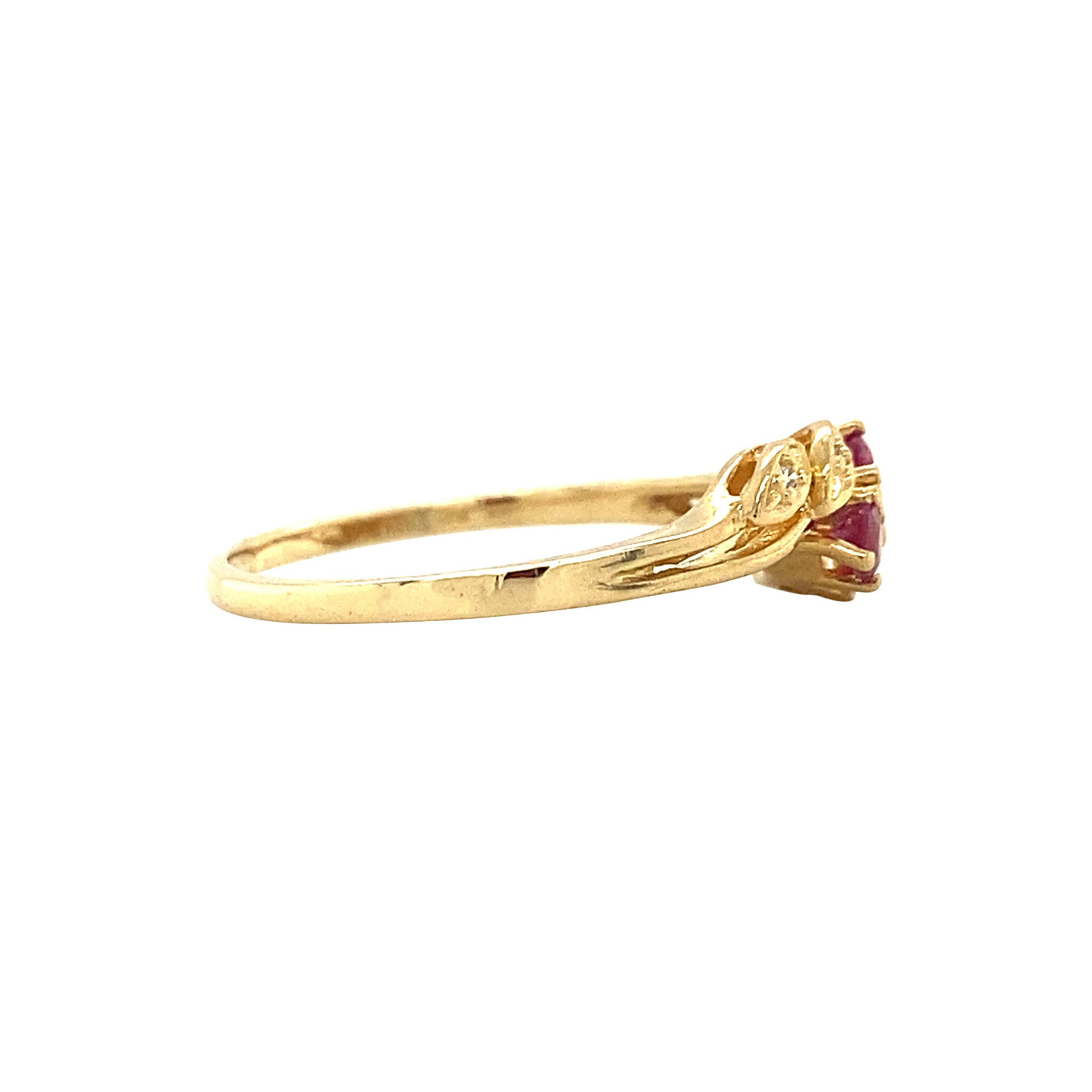 14 kt gold hammered ring with ruby and diamond