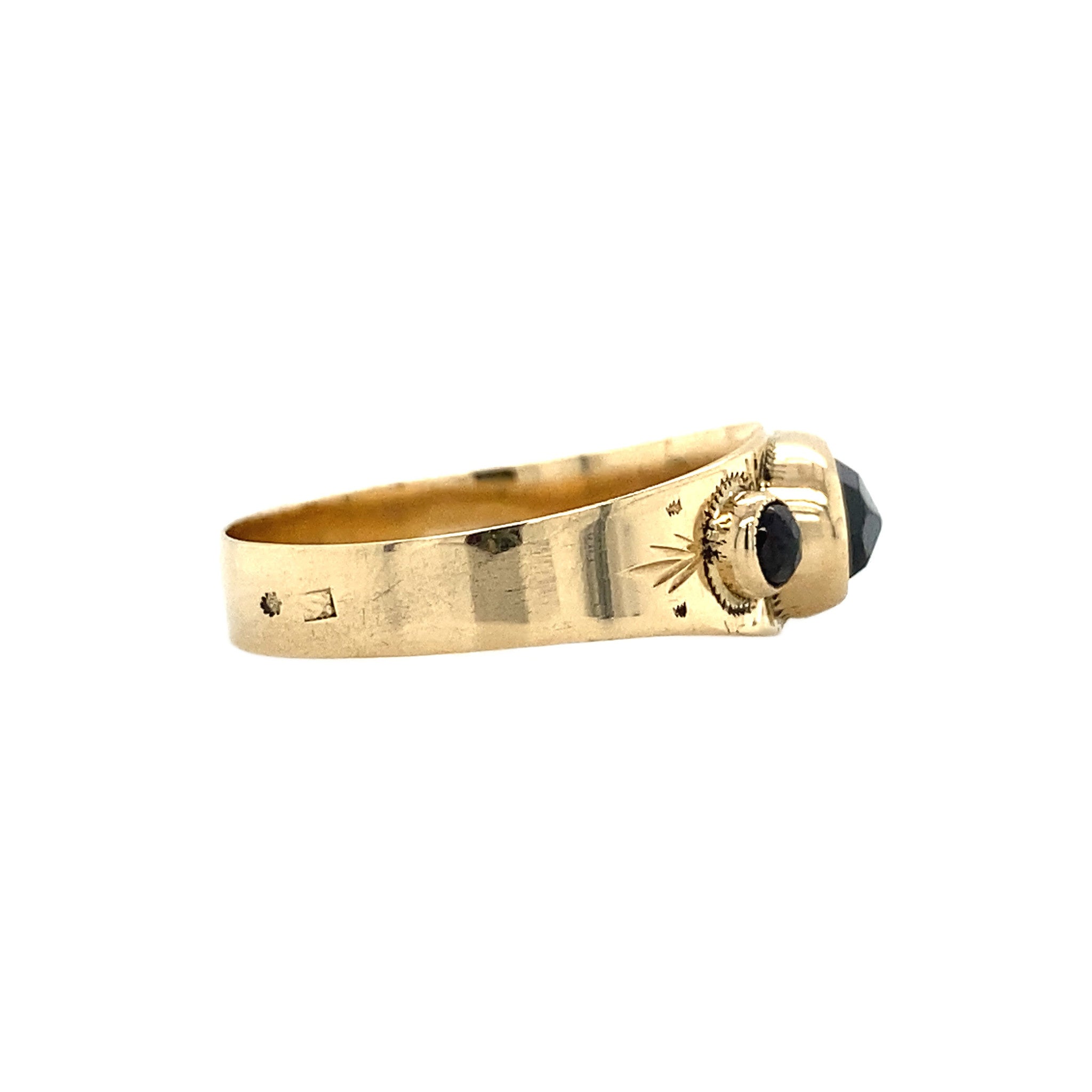 14 kt gold ring with garnet