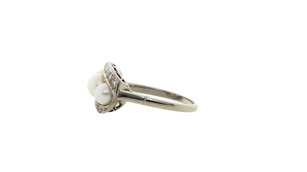 Witgouden ring met parel en diamant 14 krt