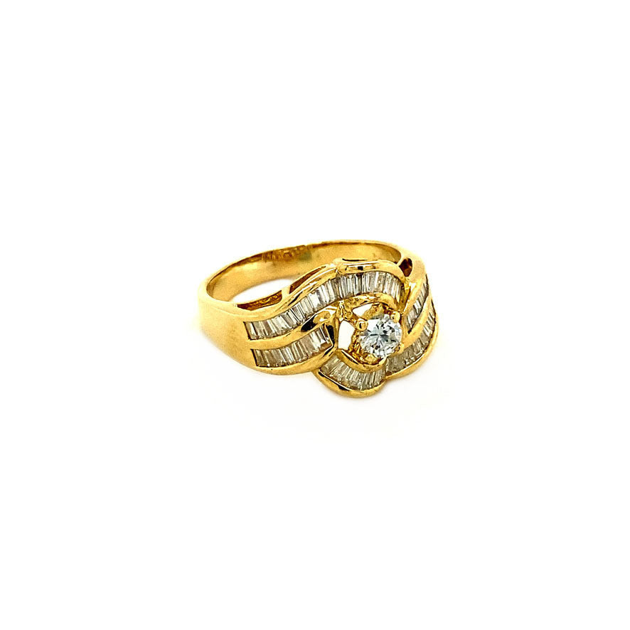 18 kt gold ring with diamond