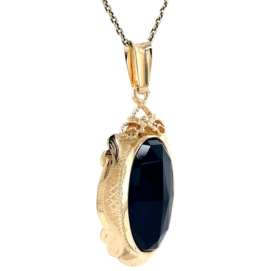 Golden vintage pendant with garnet 14 kt