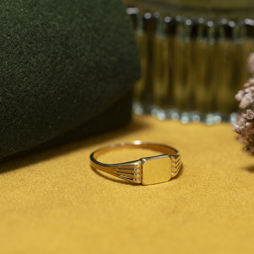 Vintage gold signet ring 14 kt