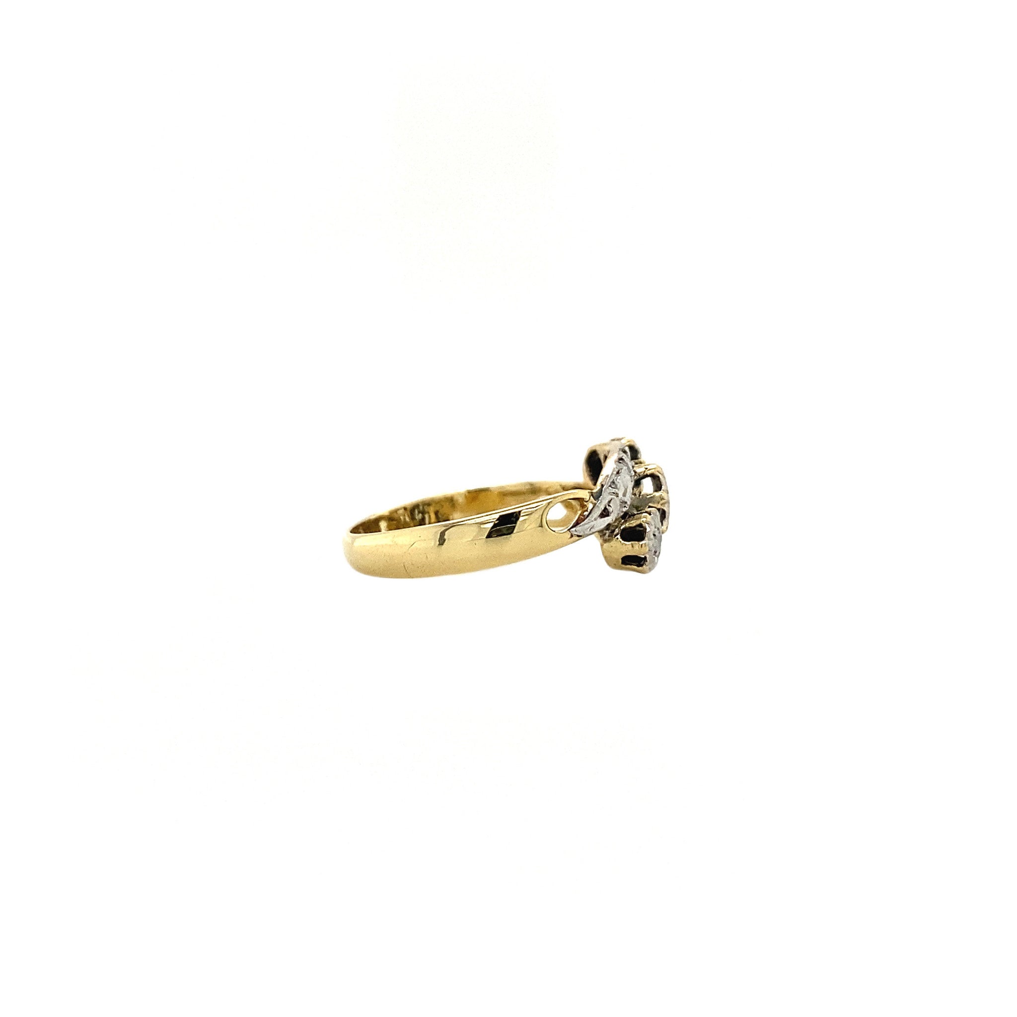 14 kt gold ring with a diamond