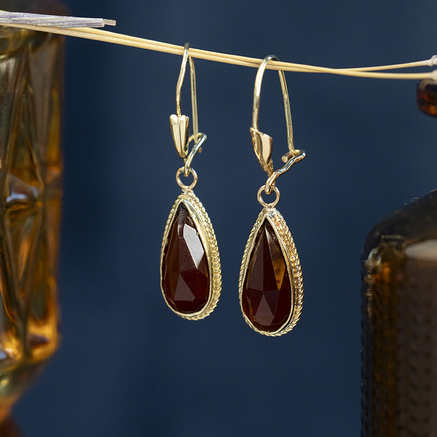 Gouden vintage oorhangers met carneool 14 kt