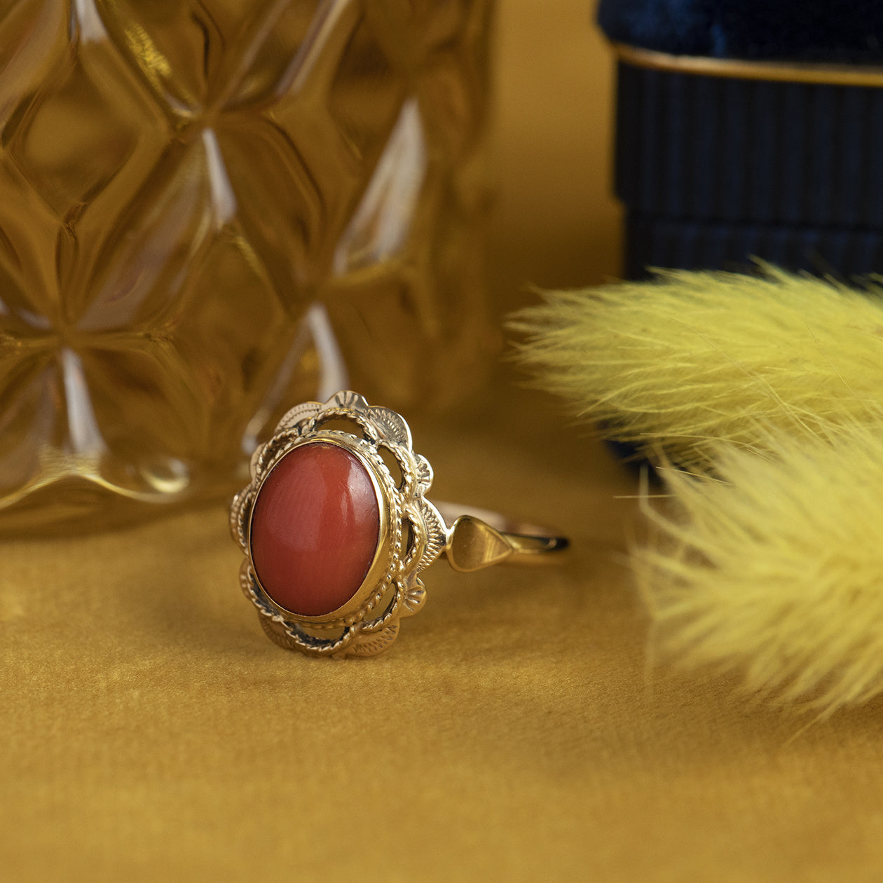 Gouden ring met bloedkoraal 14 krt