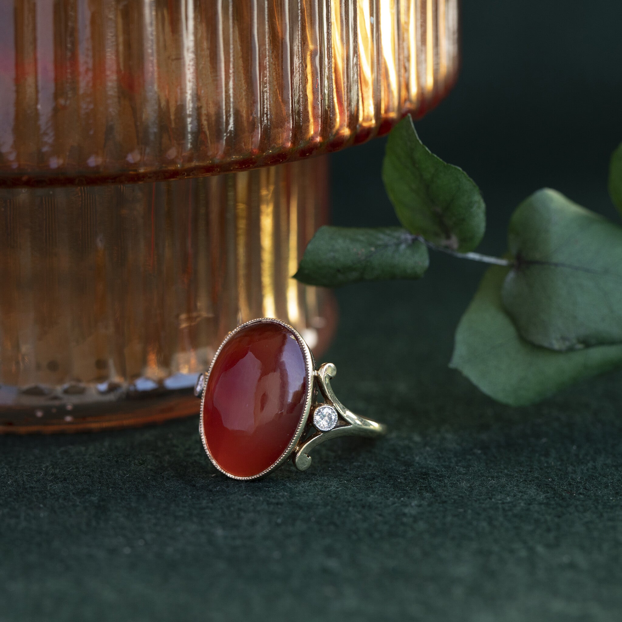 14 kt gold ring with carnelian and diamond