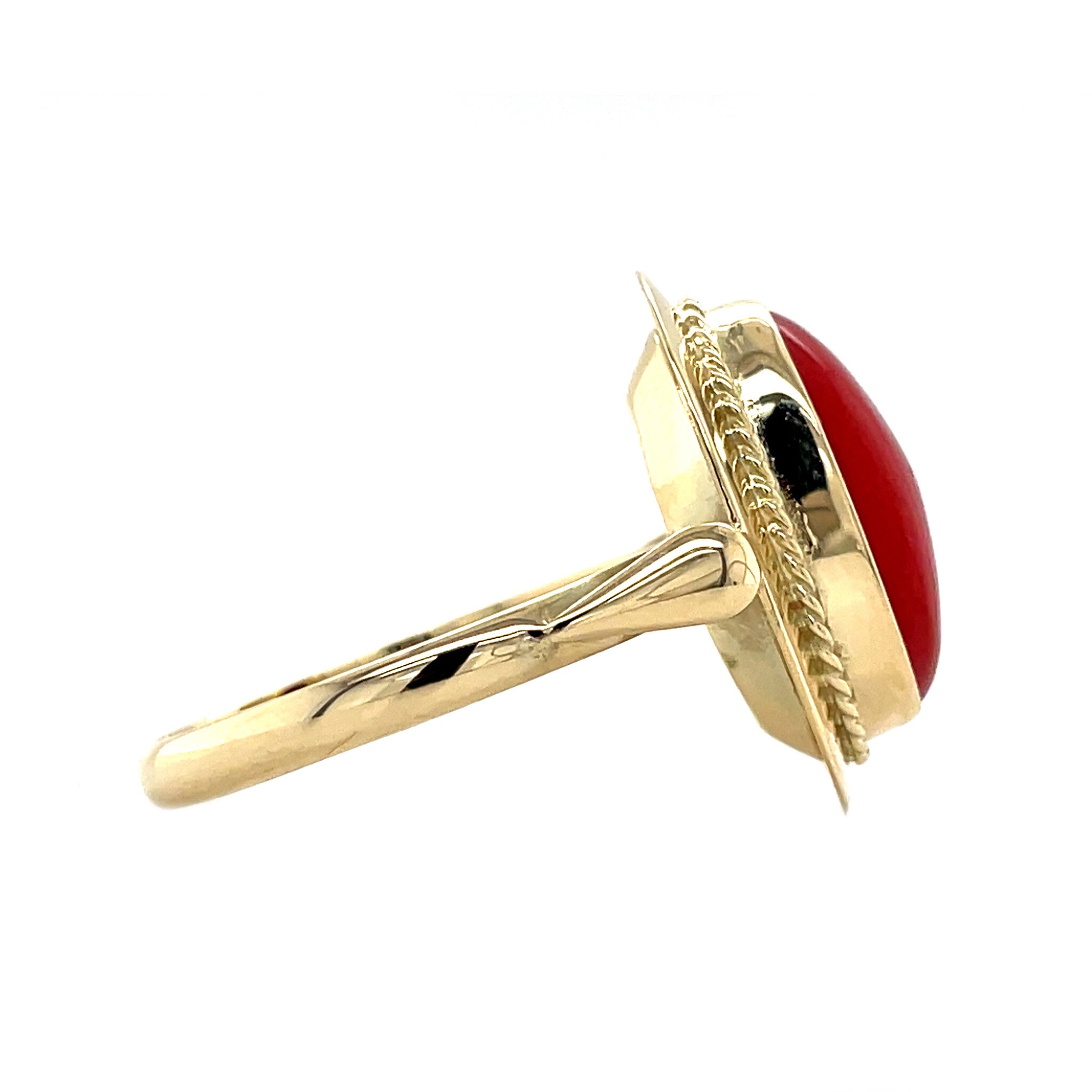 Gouden vintage ring met bloedkoraal 14 krt
