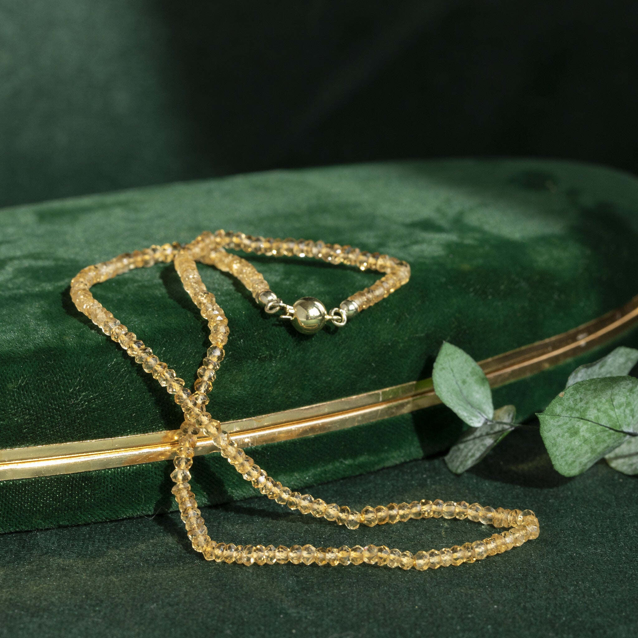 Citrien coller met gouden bolsluiting 14 krt