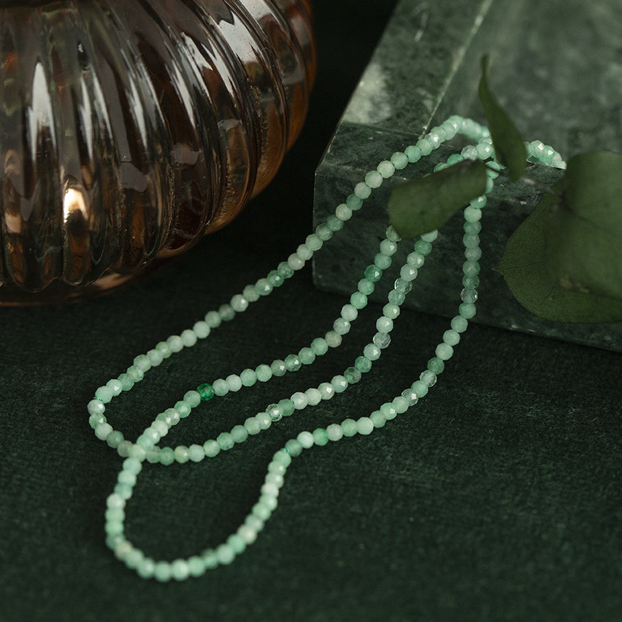 Vintage emerald necklace with 14 kt gold clasp