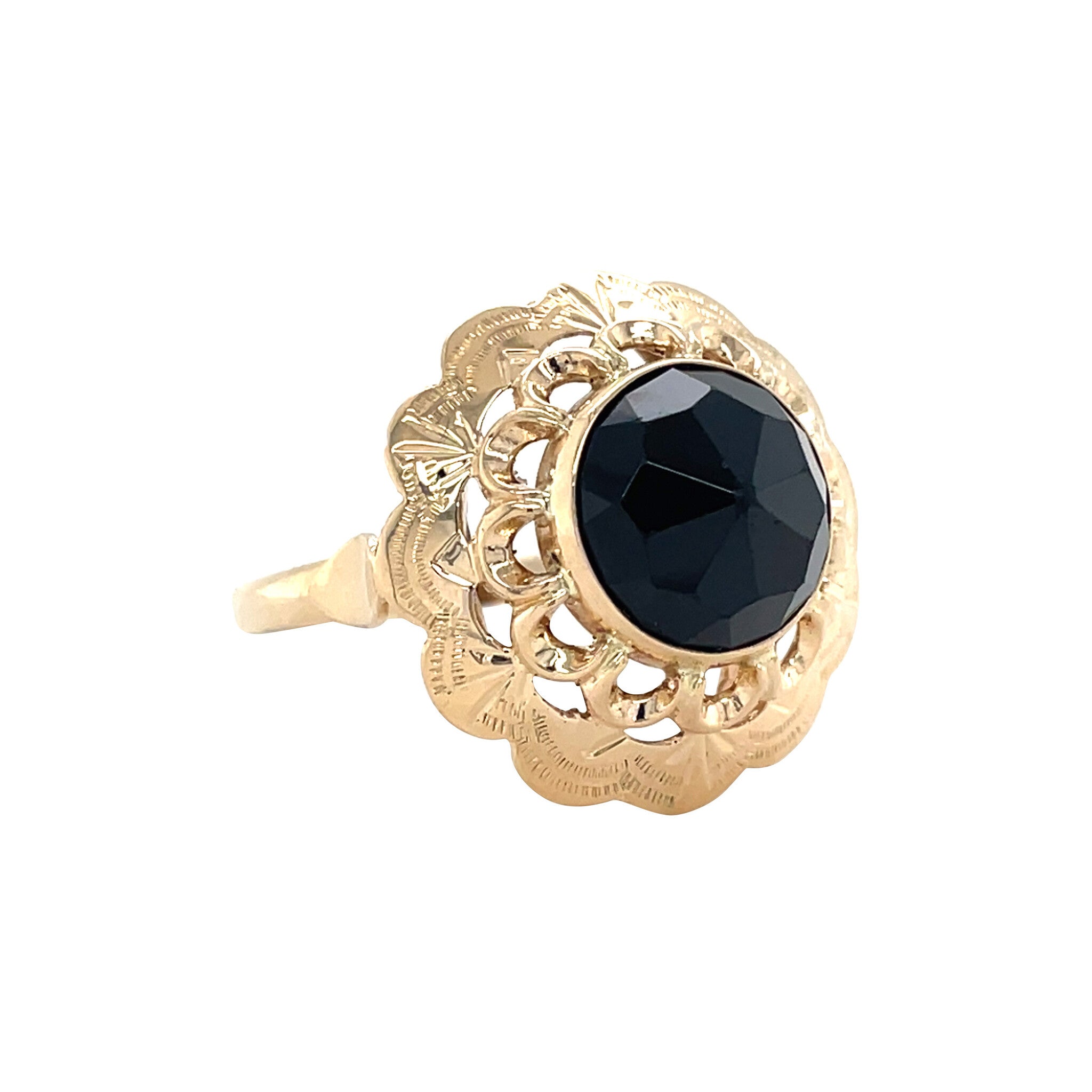 Vintage 14 kt gold ring with garnet