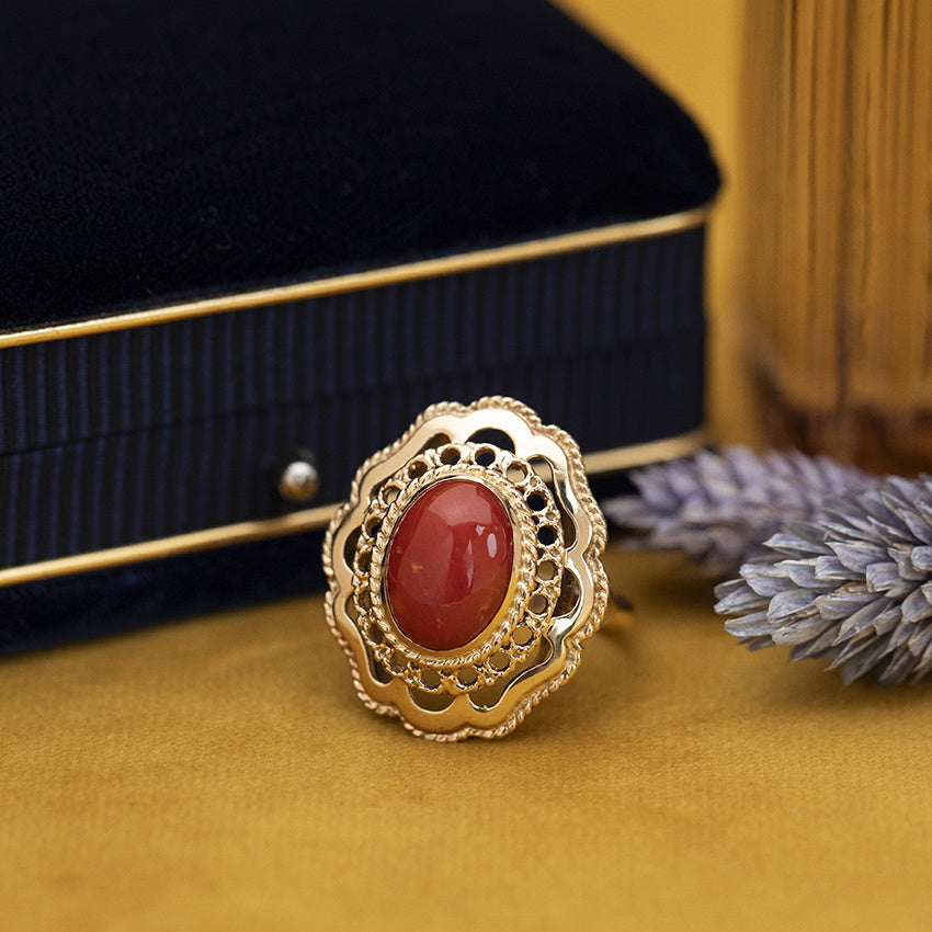 Gouden vintage ring met bloedkoraal 14 krt