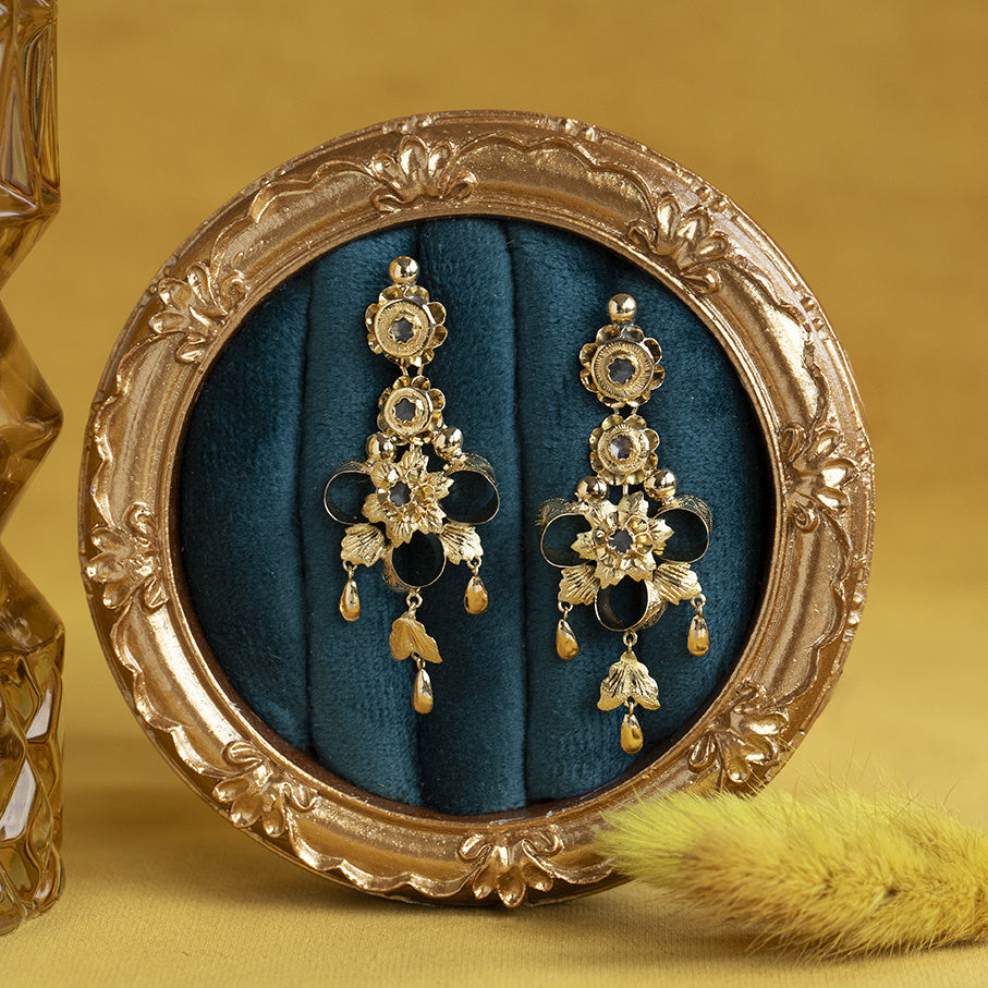 Gouden vintage oorhangers met zirkonia 14 krt