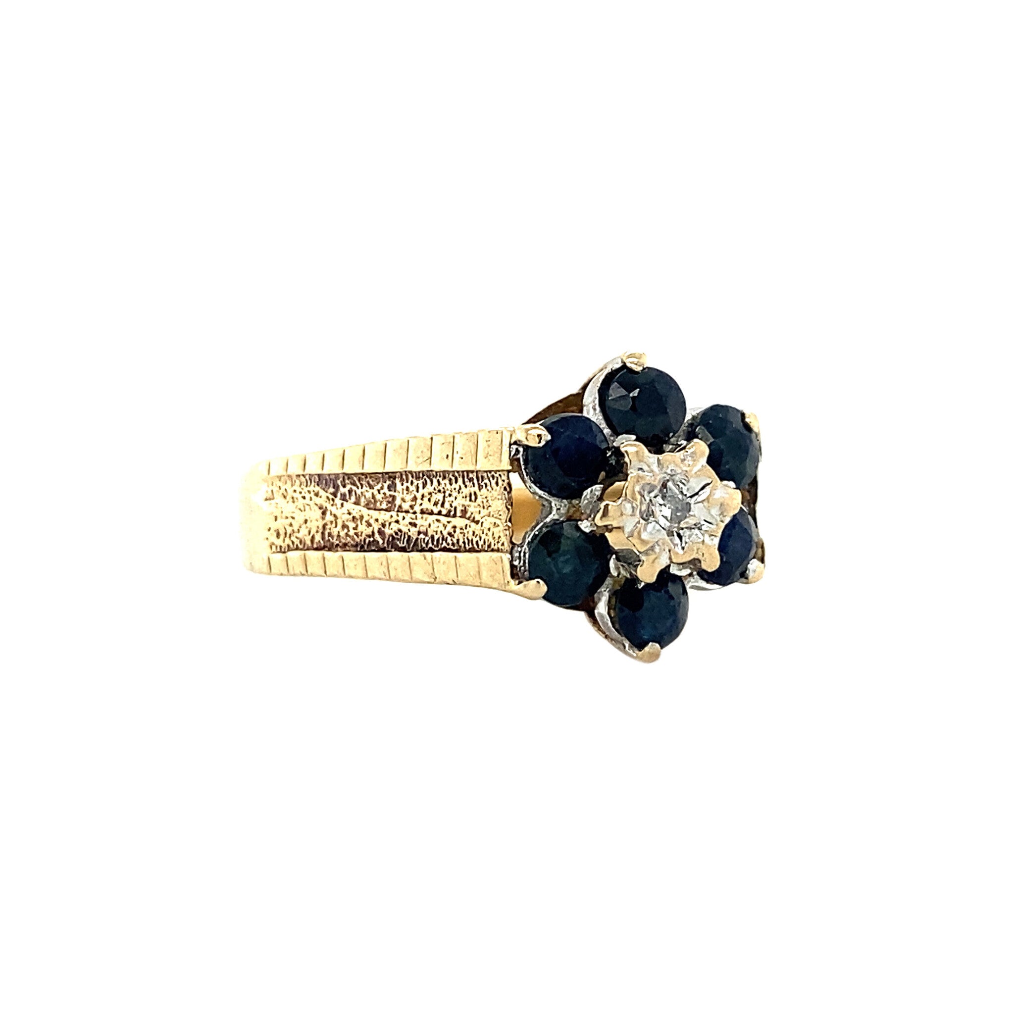 Bicolour entourage ring with sapphire and diamond 9 krt