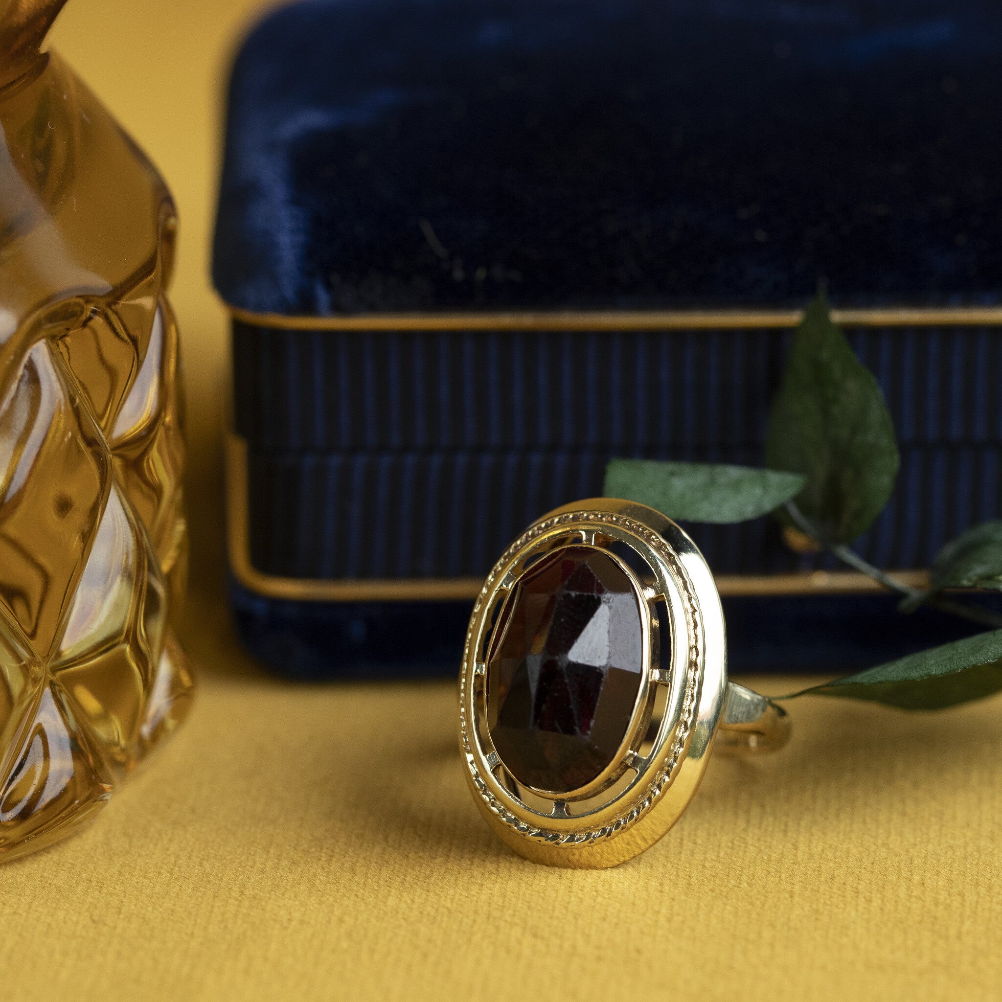 Gouden ring met granaat 14 krt