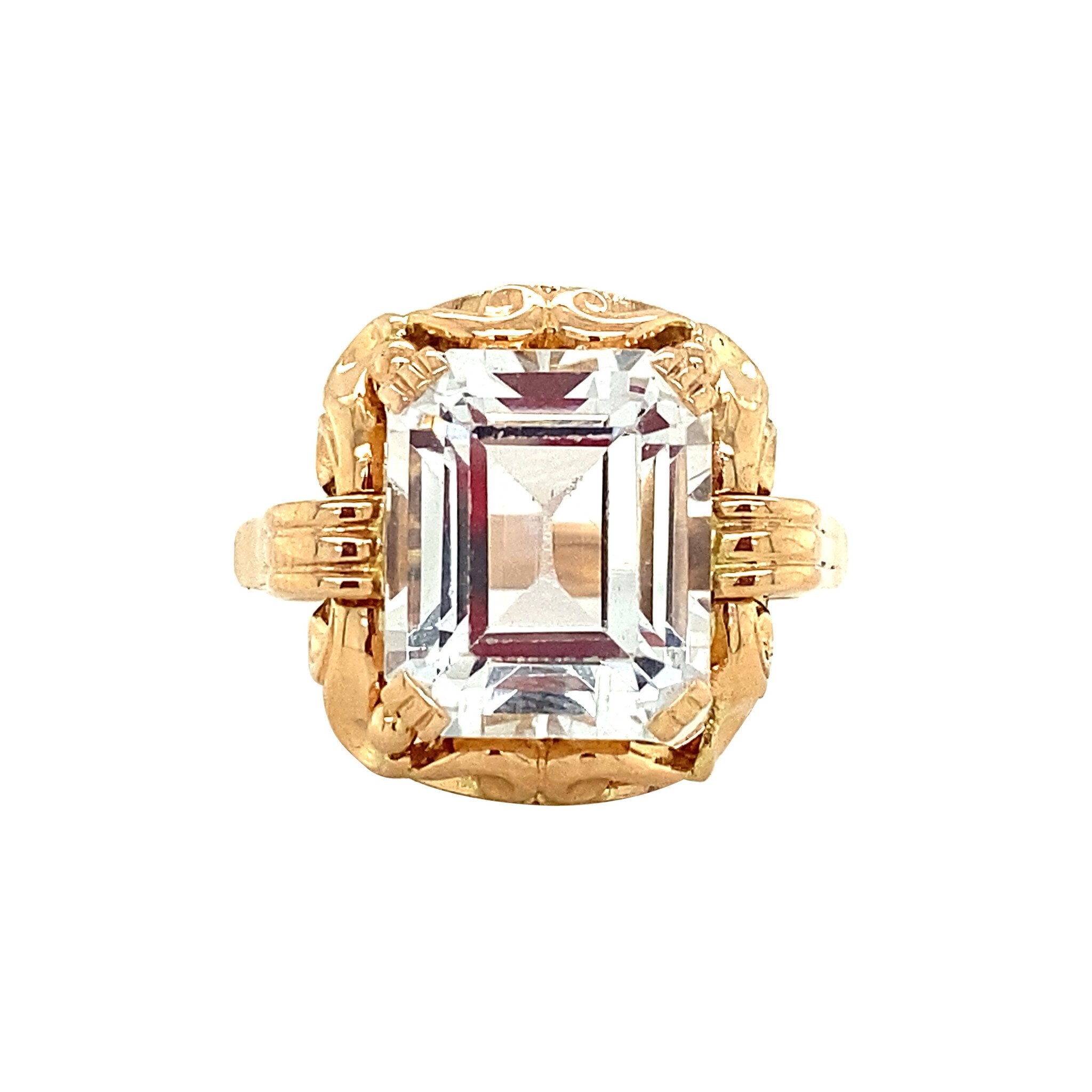 18 kt gold ring with blue spinel