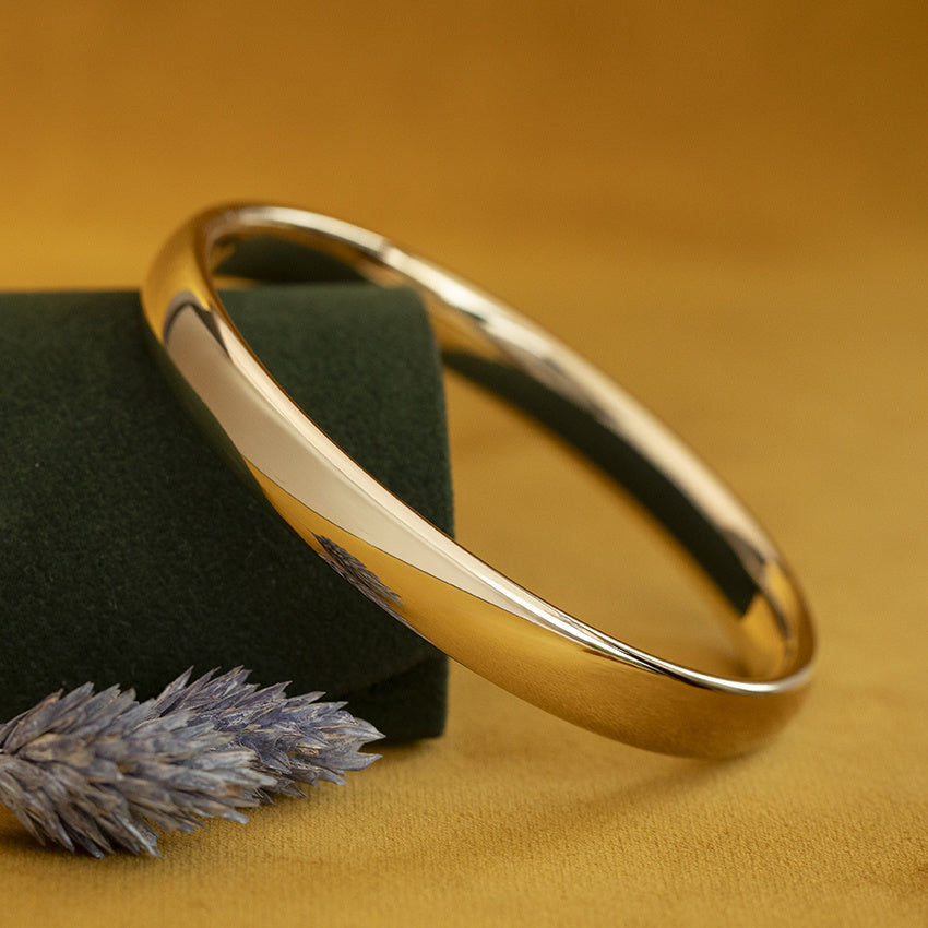 Gold vintage smooth bangle 14 kt