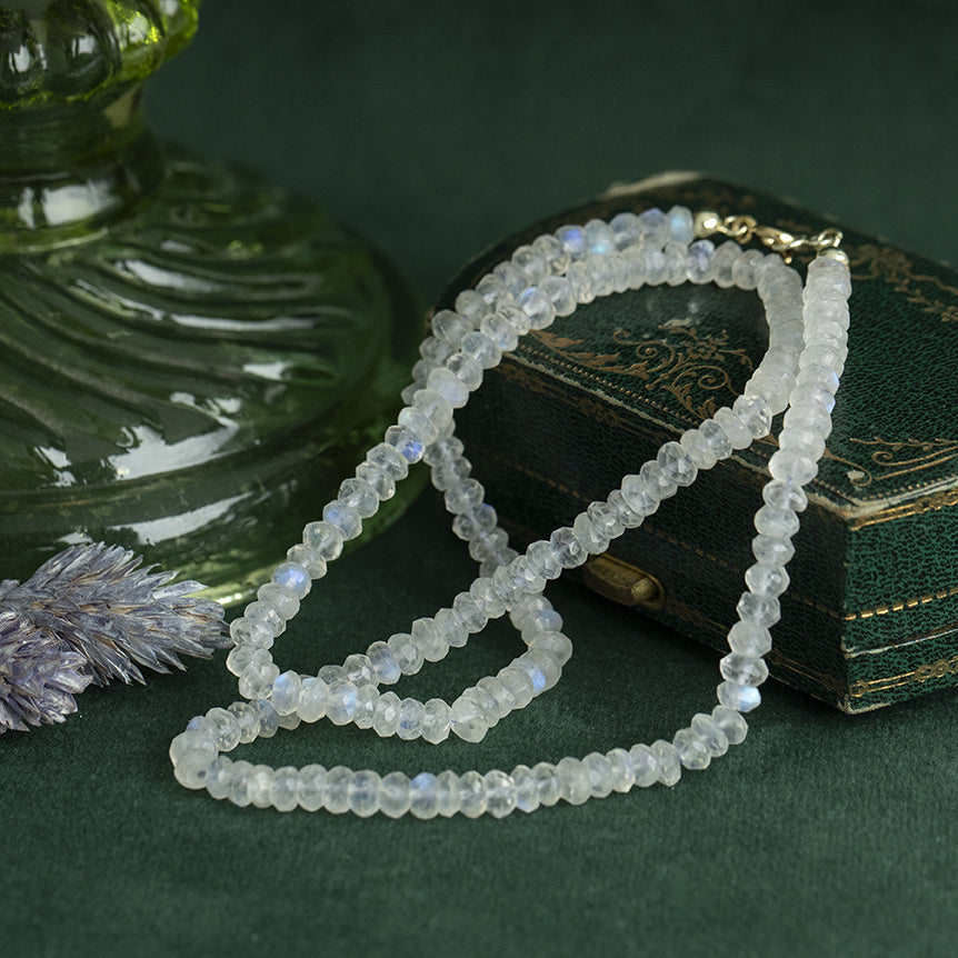 Vintage moonstone necklace with 14 kt gold clasp