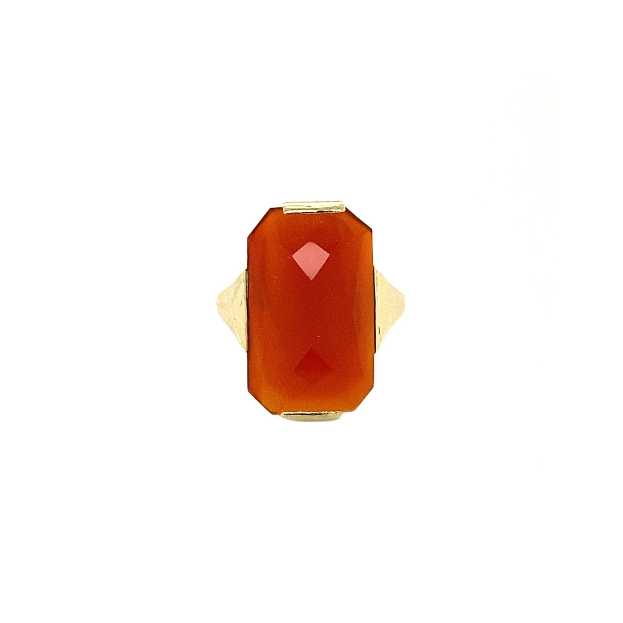 14 kt gold ring with carnelian