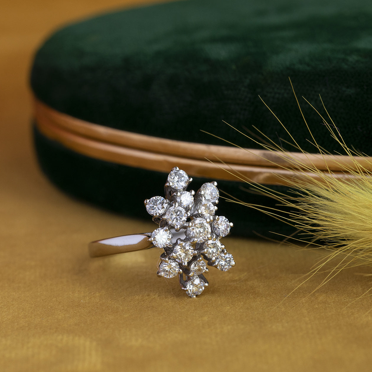 Witgouden ring met diamant 14 krt