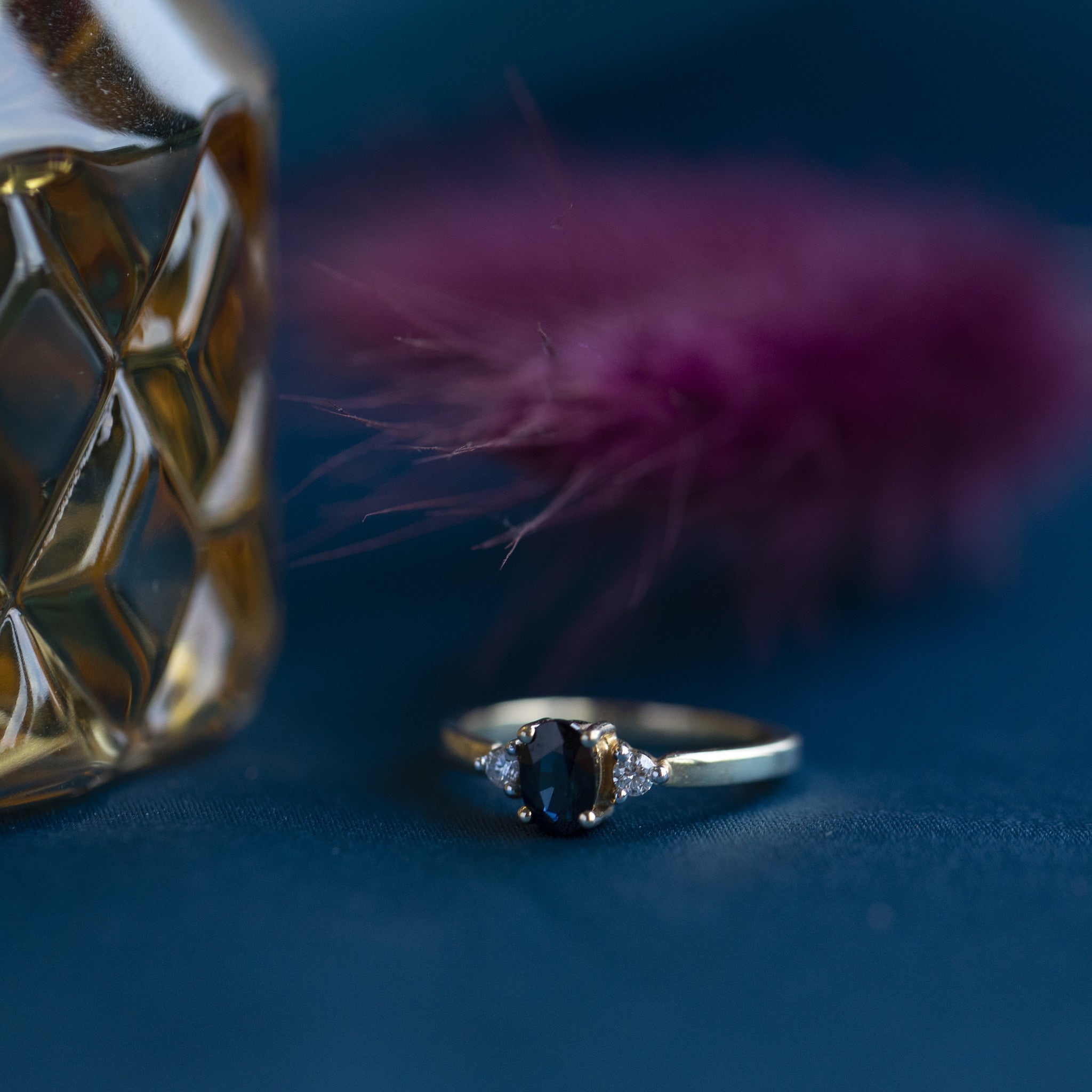 Gold ring with sapphire and diamond 14 crt