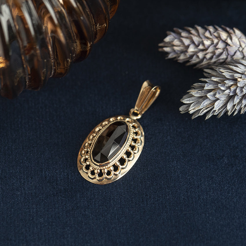 Vintage gold pendant with garnet, 14 kt