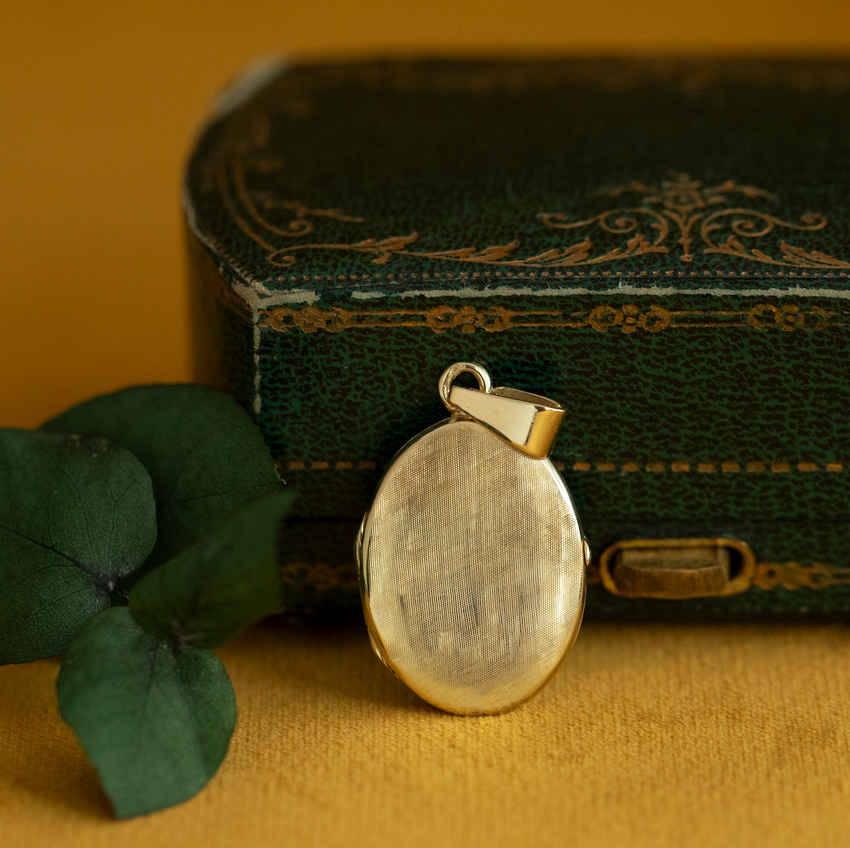 14 kt gold medallion