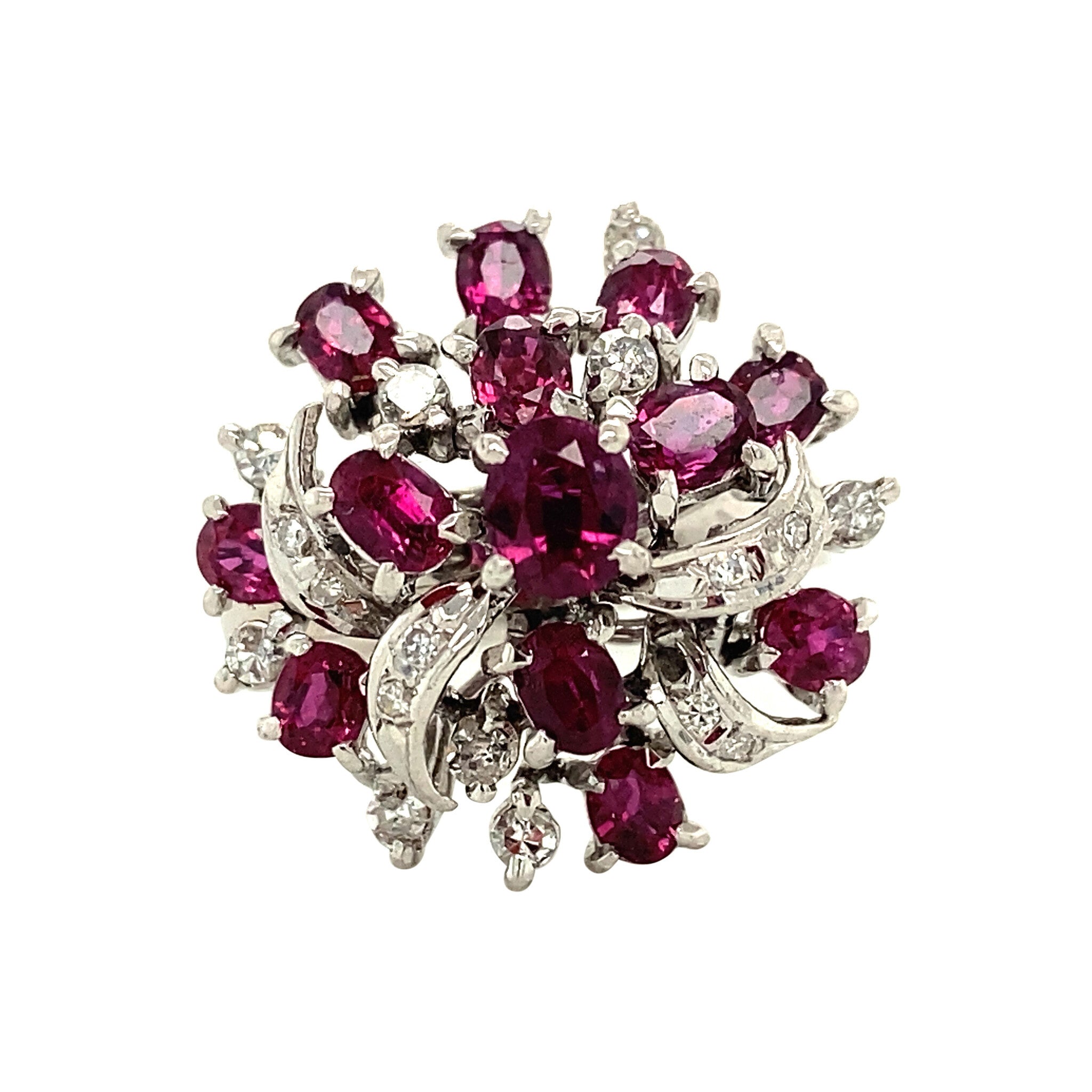 White gold cocktail ring with ruby and diamonds 14 krt
