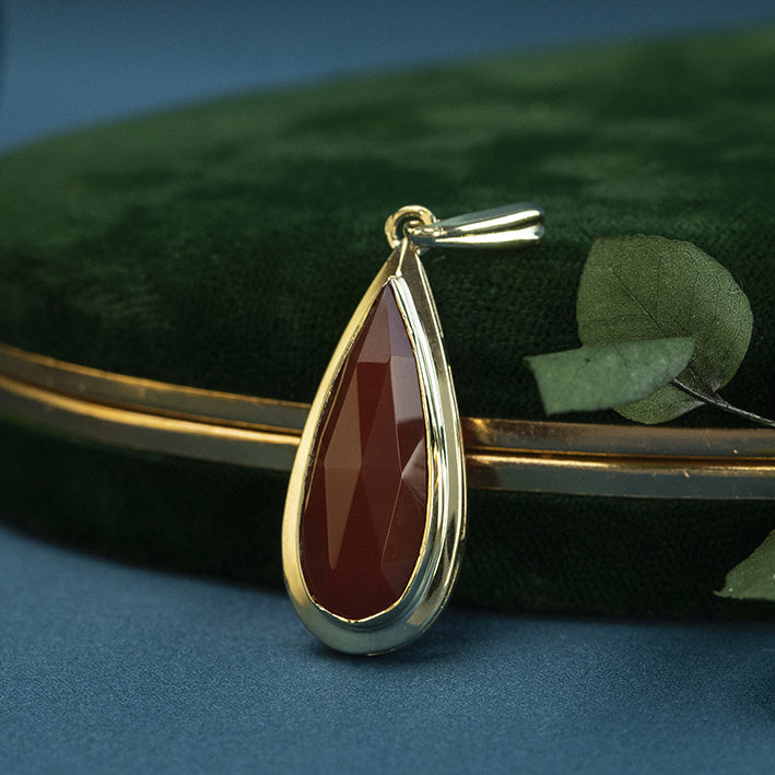 Gouden hanger met carneool 14 krt