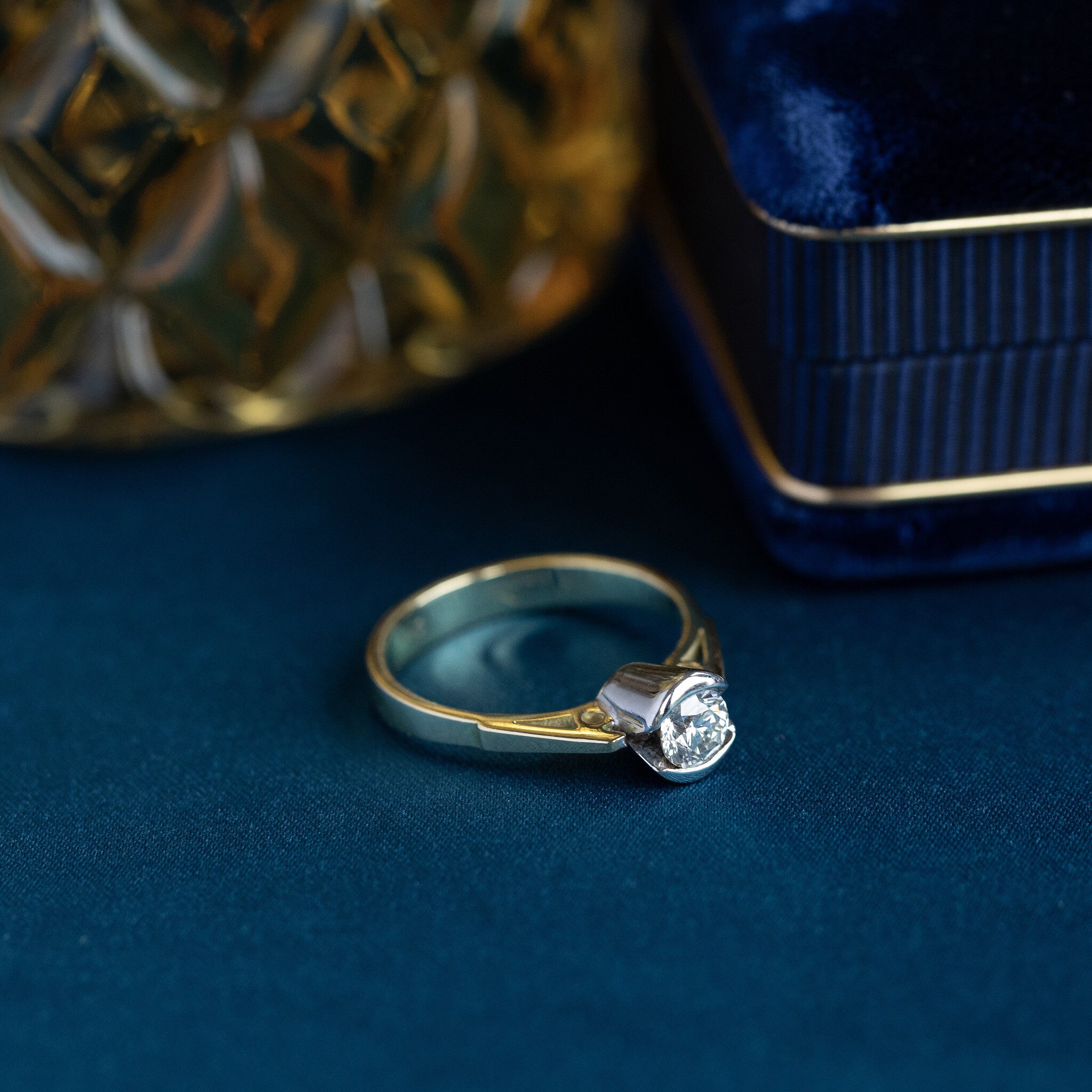 18 kt gold solitaire ring with diamond