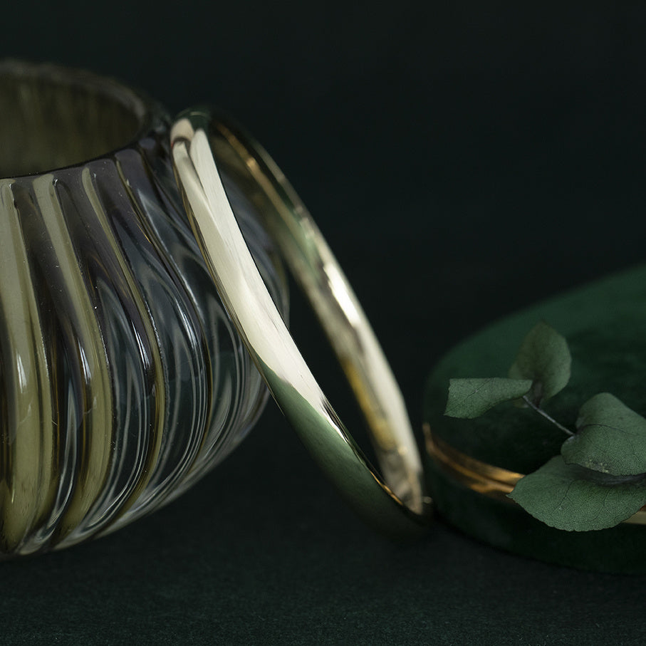 Vintage smooth 14 kt gold bangle